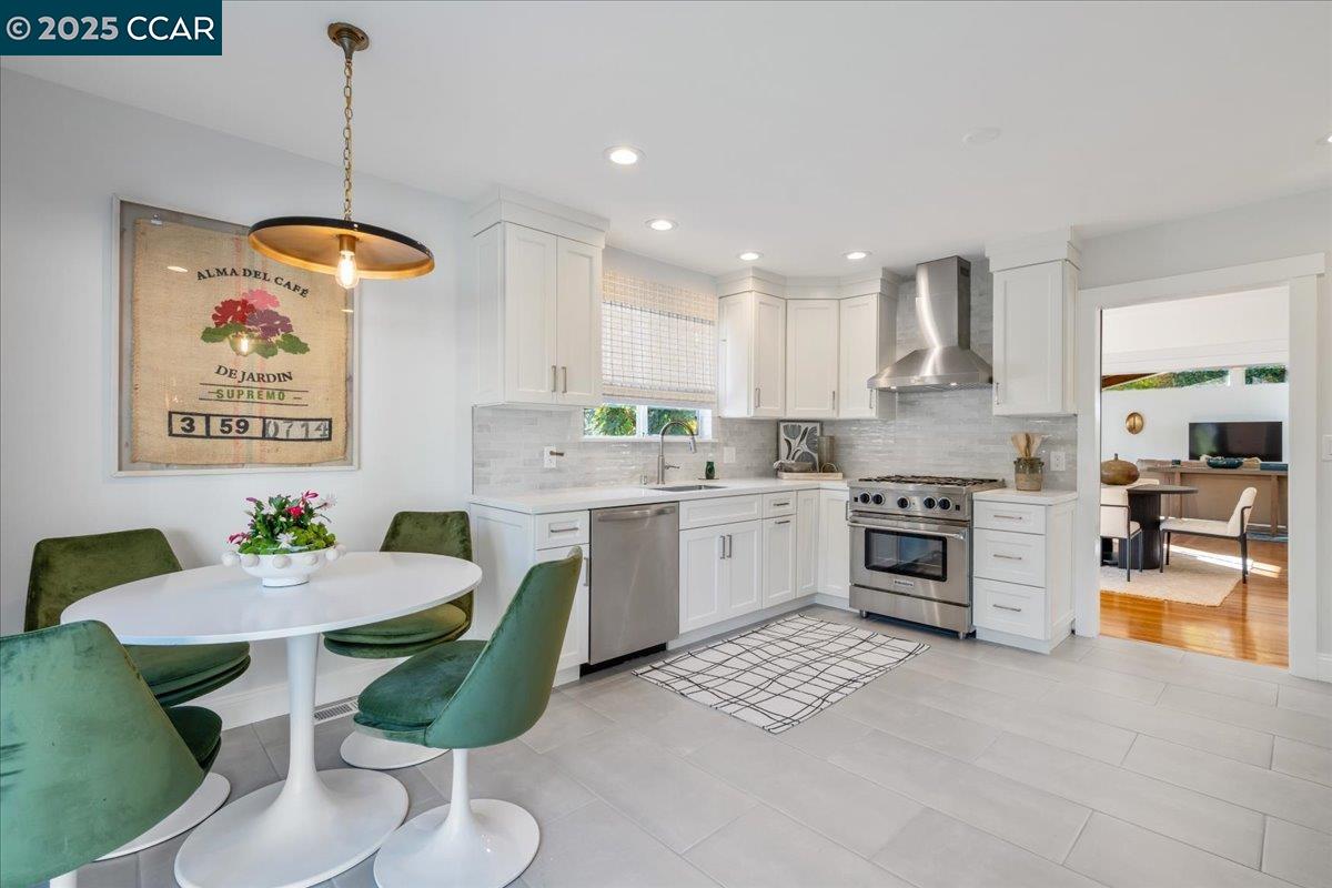 Detail Gallery Image 13 of 52 For 19 Valley View Dr, Orinda,  CA 94563 - 4 Beds | 2 Baths