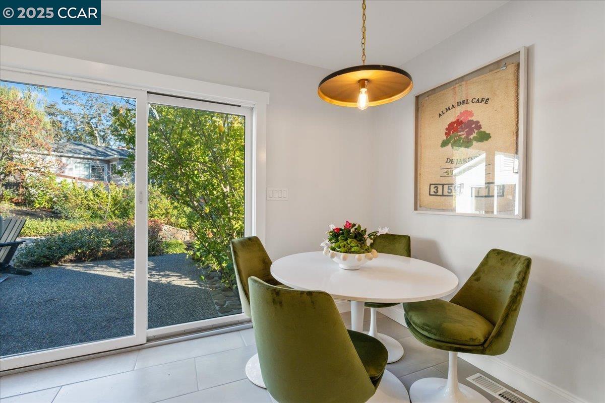 Detail Gallery Image 14 of 52 For 19 Valley View Dr, Orinda,  CA 94563 - 4 Beds | 2 Baths