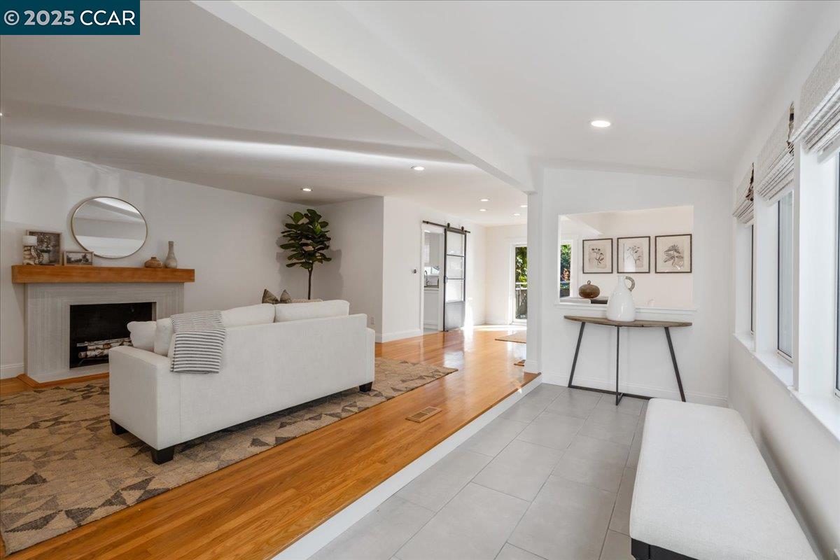 Detail Gallery Image 4 of 52 For 19 Valley View Dr, Orinda,  CA 94563 - 4 Beds | 2 Baths