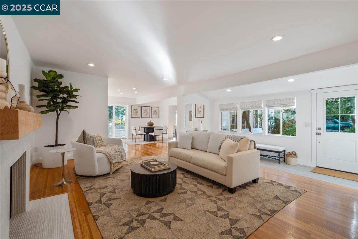 Detail Gallery Image 6 of 52 For 19 Valley View Dr, Orinda,  CA 94563 - 4 Beds | 2 Baths