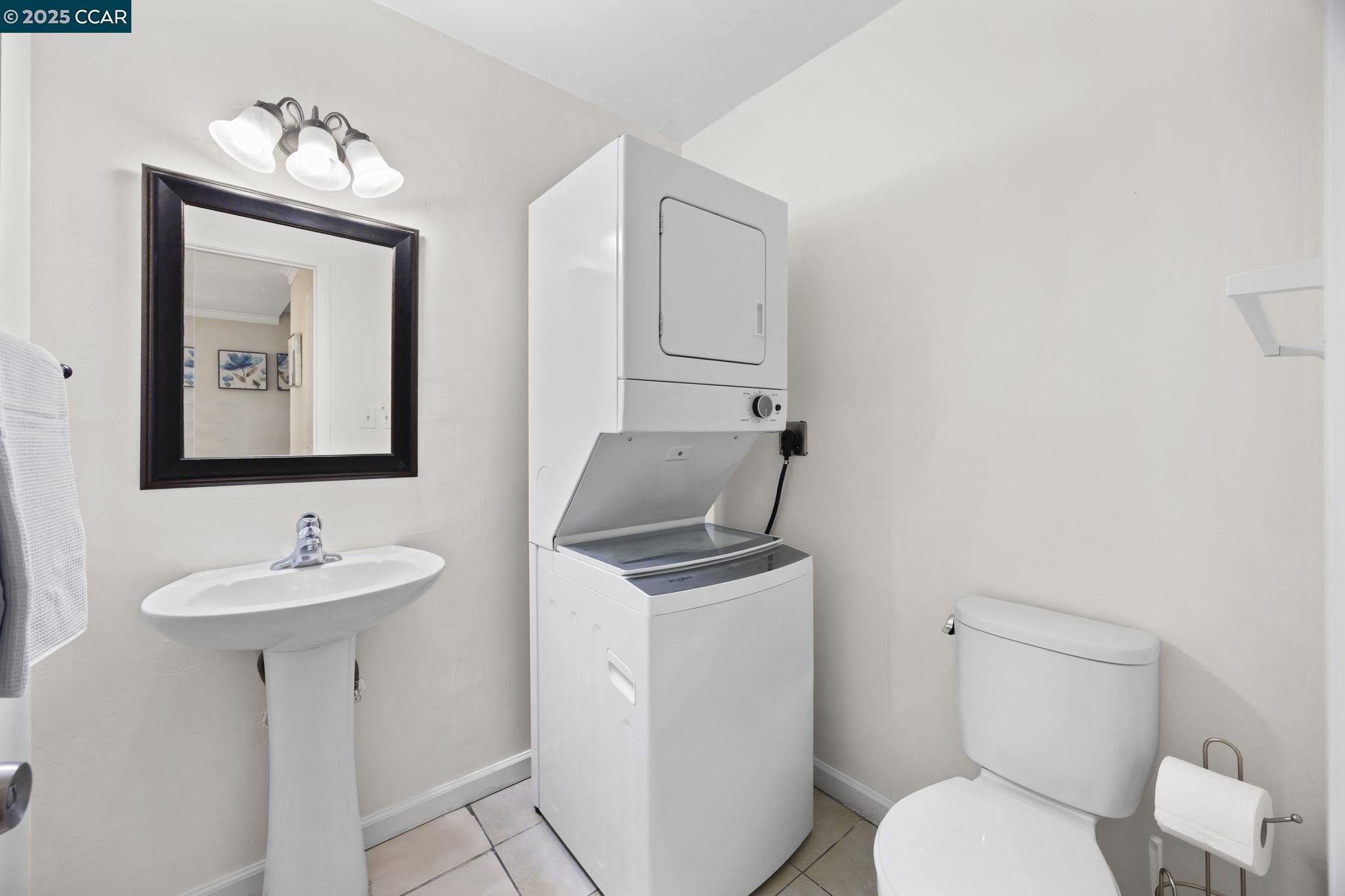 Detail Gallery Image 13 of 18 For 2045 Sierra Rd #2,  Concord,  CA 94518 - 3 Beds | 2 Baths