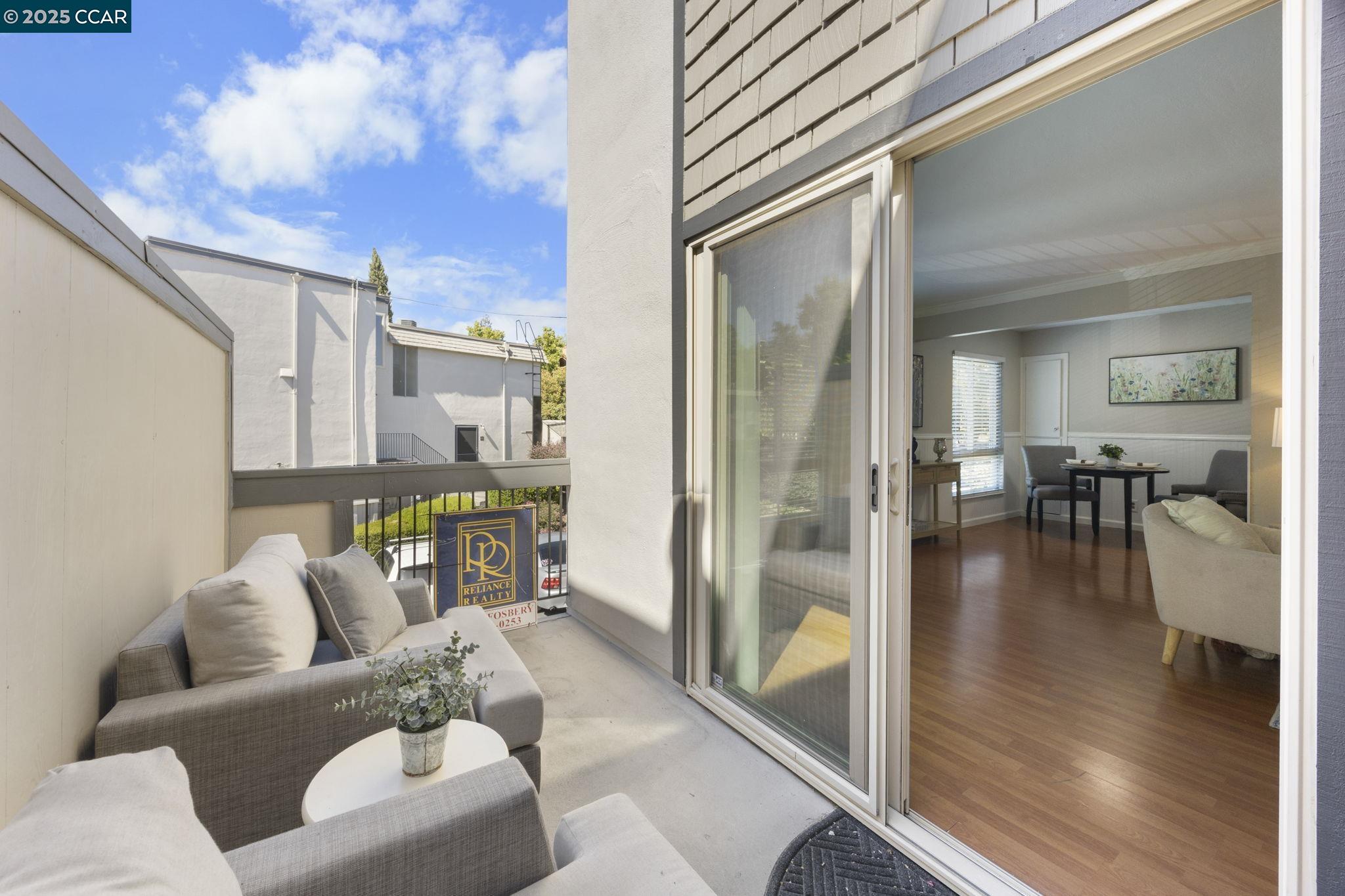 Detail Gallery Image 15 of 18 For 2045 Sierra Rd #2,  Concord,  CA 94518 - 3 Beds | 2 Baths