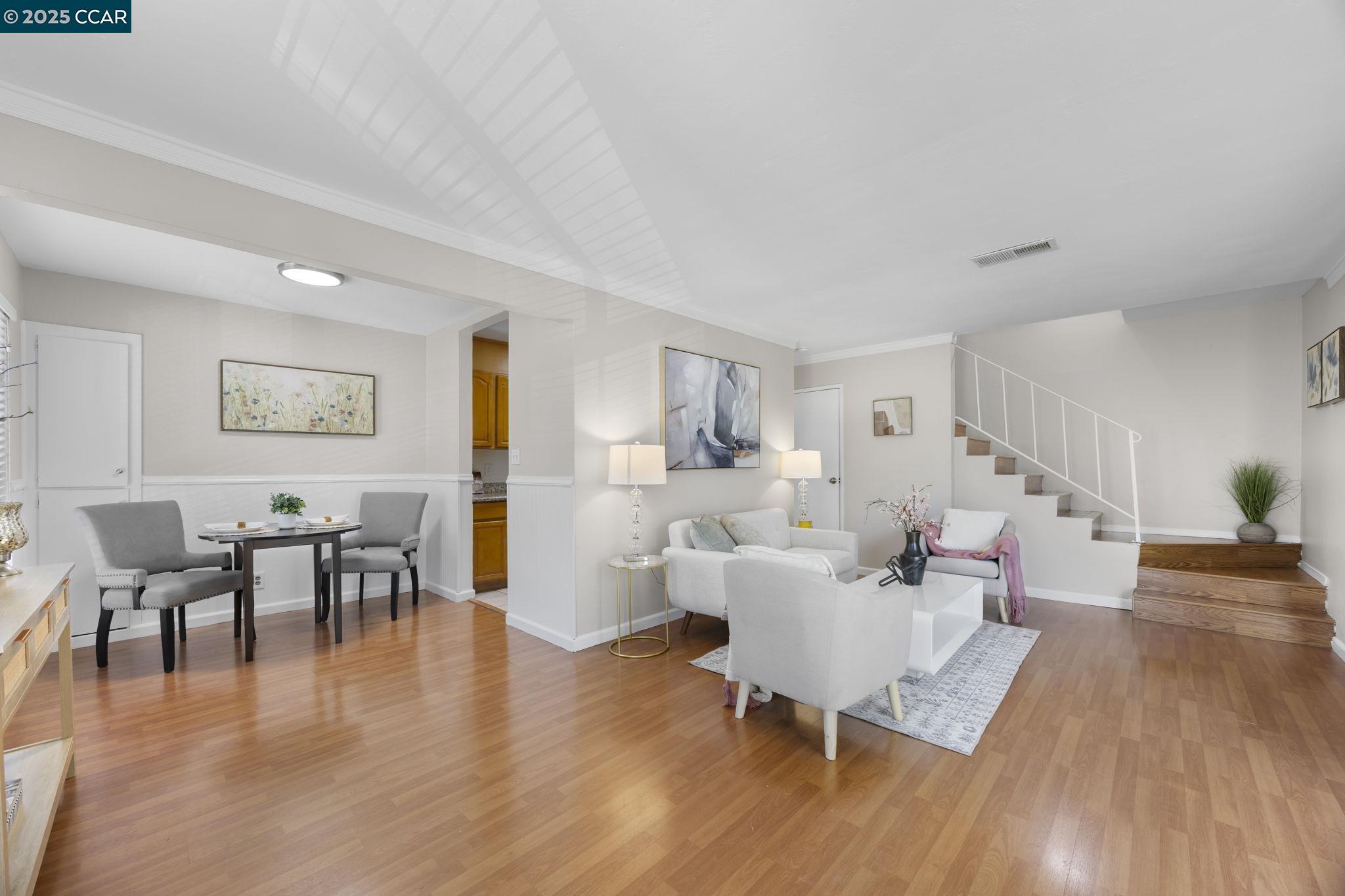 Detail Gallery Image 3 of 18 For 2045 Sierra Rd #2,  Concord,  CA 94518 - 3 Beds | 2 Baths