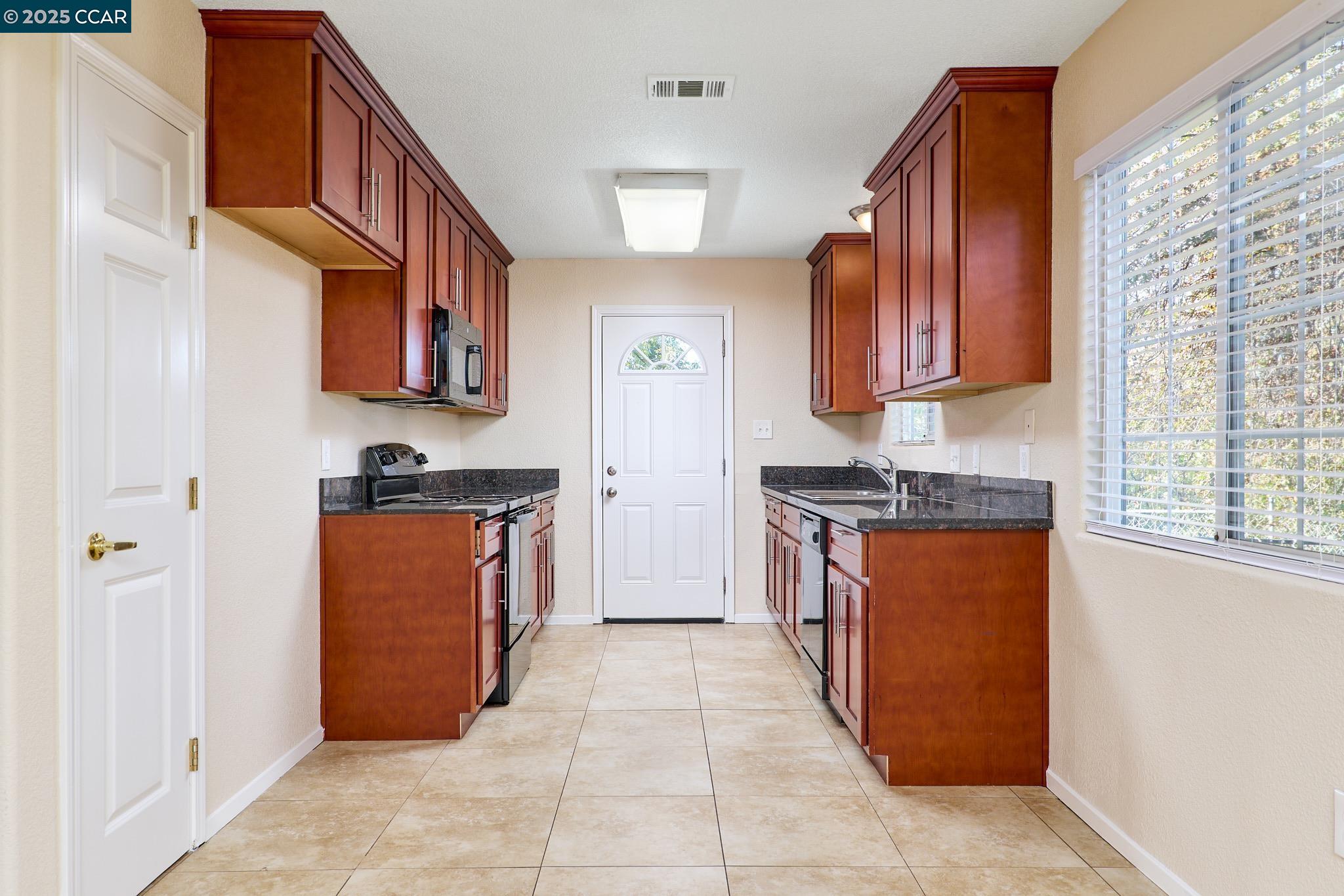 Detail Gallery Image 2 of 20 For 2236 Cold Springs Rd, Placerville,  CA 95667 - 3 Beds | 2 Baths