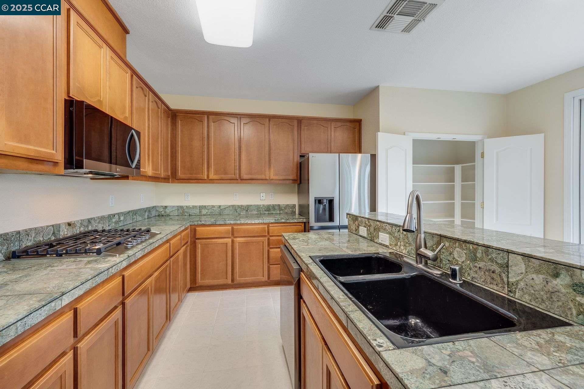 Detail Gallery Image 11 of 36 For 3773 Pintail Dr, Antioch,  CA 94509 - 5 Beds | 3 Baths