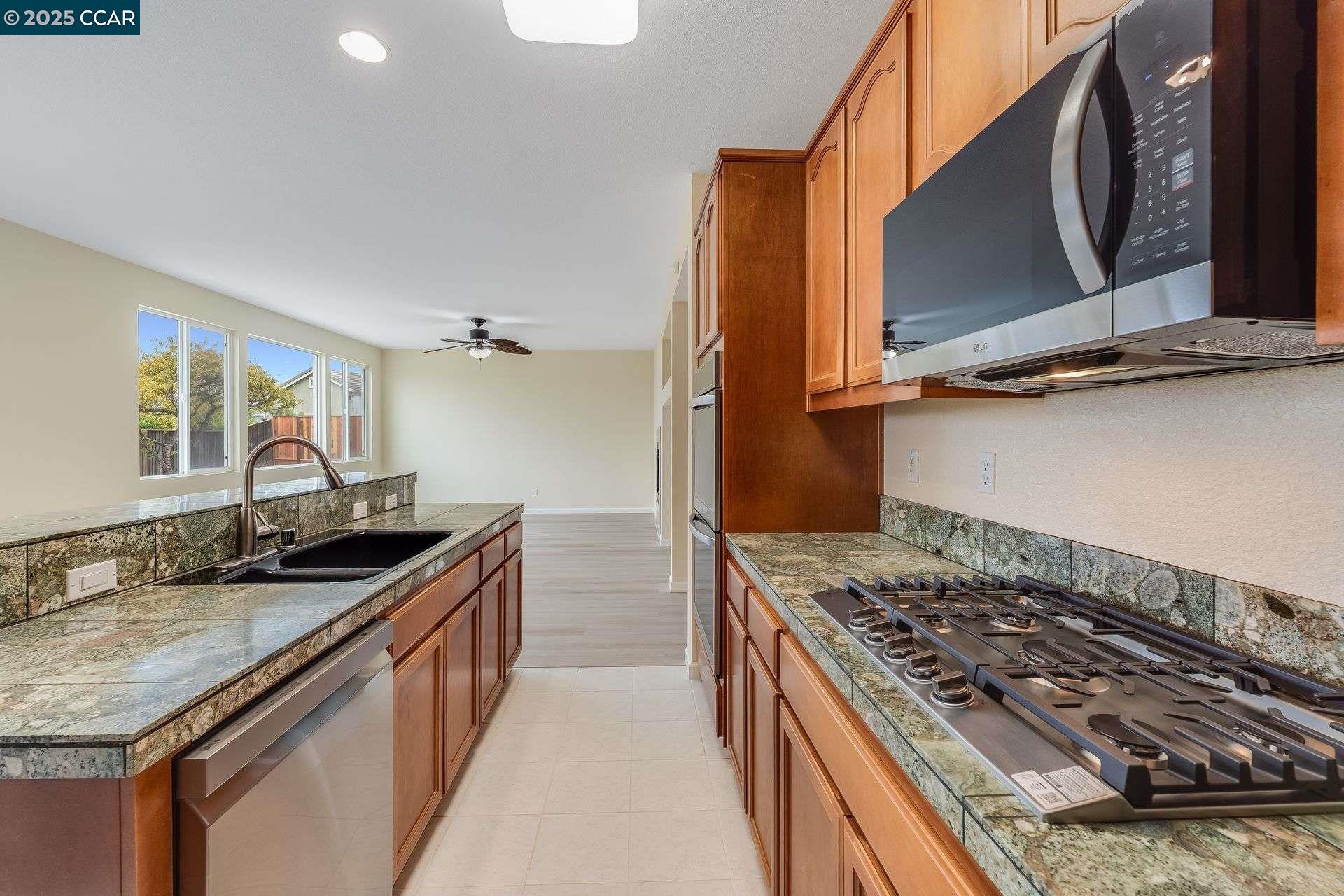 Detail Gallery Image 10 of 36 For 3773 Pintail Dr, Antioch,  CA 94509 - 5 Beds | 3 Baths