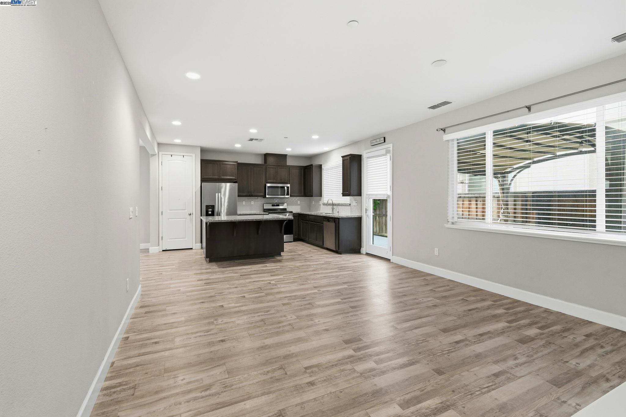 Detail Gallery Image 11 of 42 For 2111 Parsons Dr, Fairfield,  CA 94533 - 3 Beds | 2/1 Baths