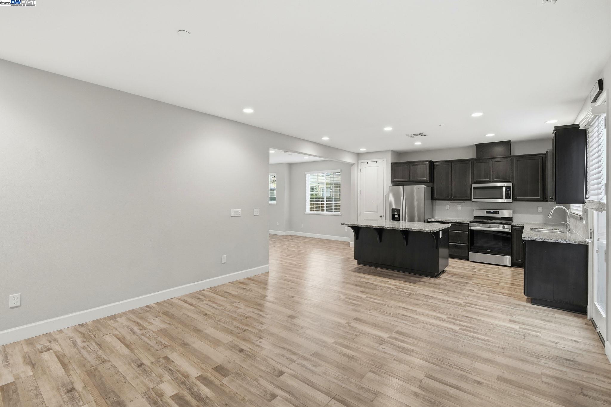 Detail Gallery Image 12 of 42 For 2111 Parsons Dr, Fairfield,  CA 94533 - 3 Beds | 2/1 Baths