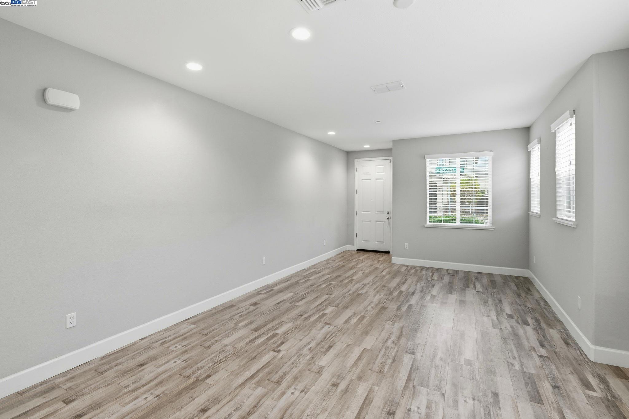 Detail Gallery Image 6 of 42 For 2111 Parsons Dr, Fairfield,  CA 94533 - 3 Beds | 2/1 Baths