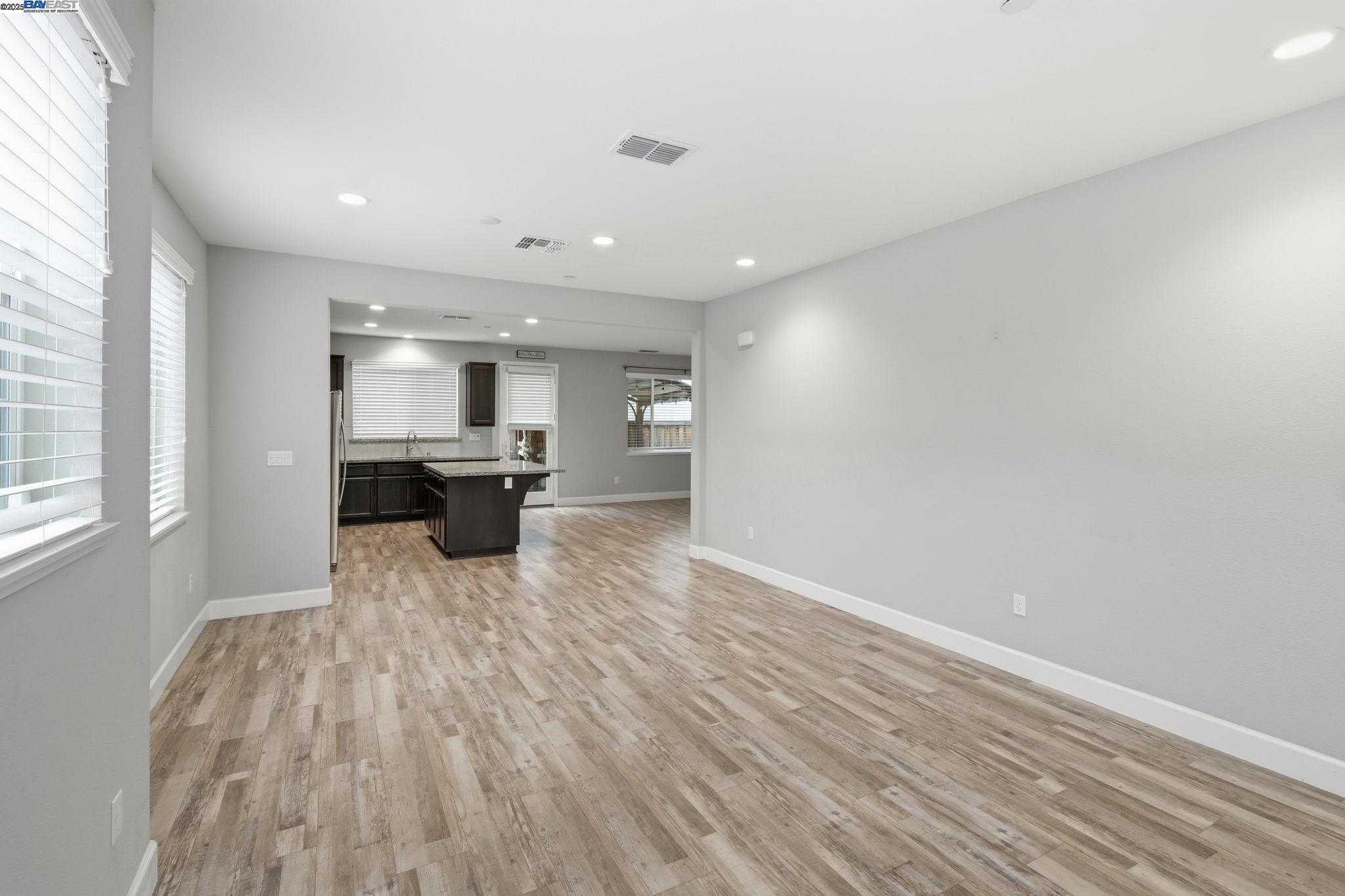 Detail Gallery Image 7 of 42 For 2111 Parsons Dr, Fairfield,  CA 94533 - 3 Beds | 2/1 Baths