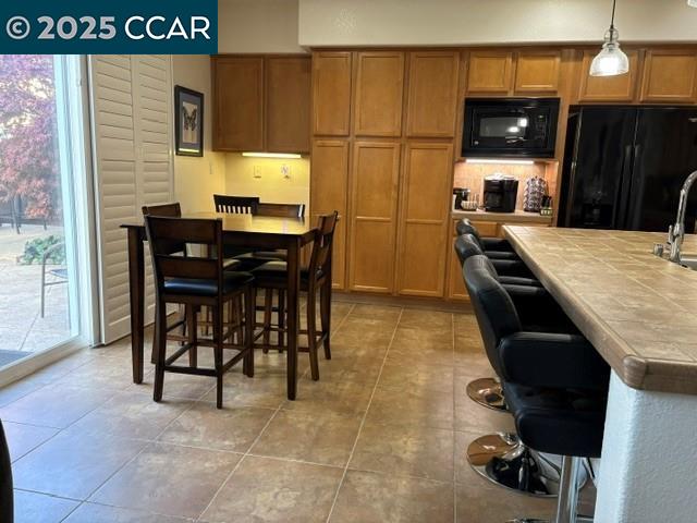 Detail Gallery Image 12 of 51 For 2667 Beachwood, Hayward,  CA 94545 - 5 Beds | 4/1 Baths