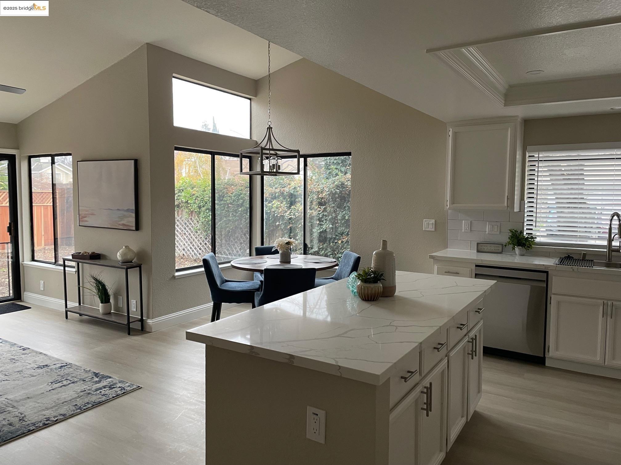 Detail Gallery Image 3 of 10 For 4824 Valley Way, Antioch,  CA 94531 - 3 Beds | 2 Baths