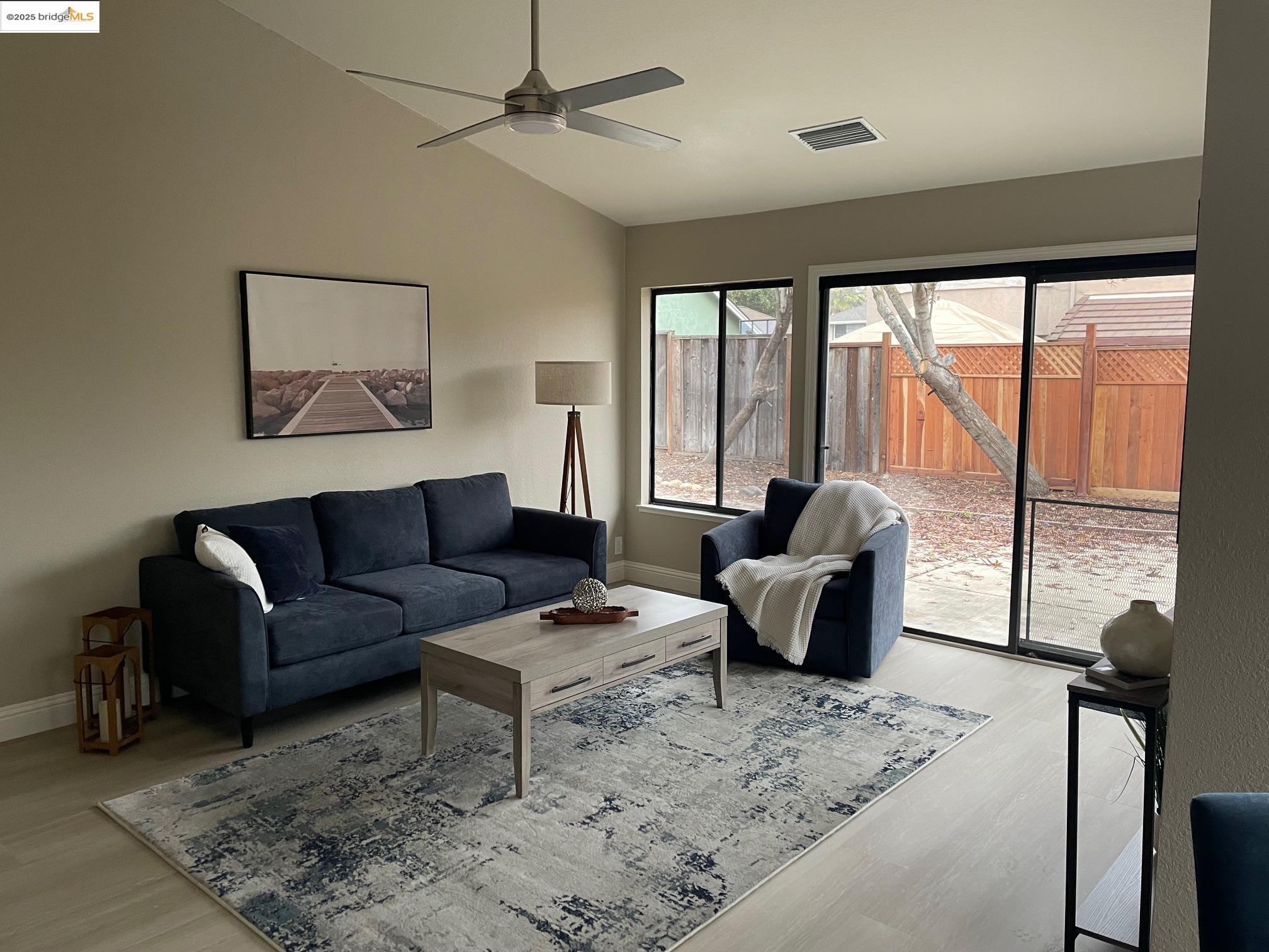 Detail Gallery Image 5 of 10 For 4824 Valley Way, Antioch,  CA 94531 - 3 Beds | 2 Baths