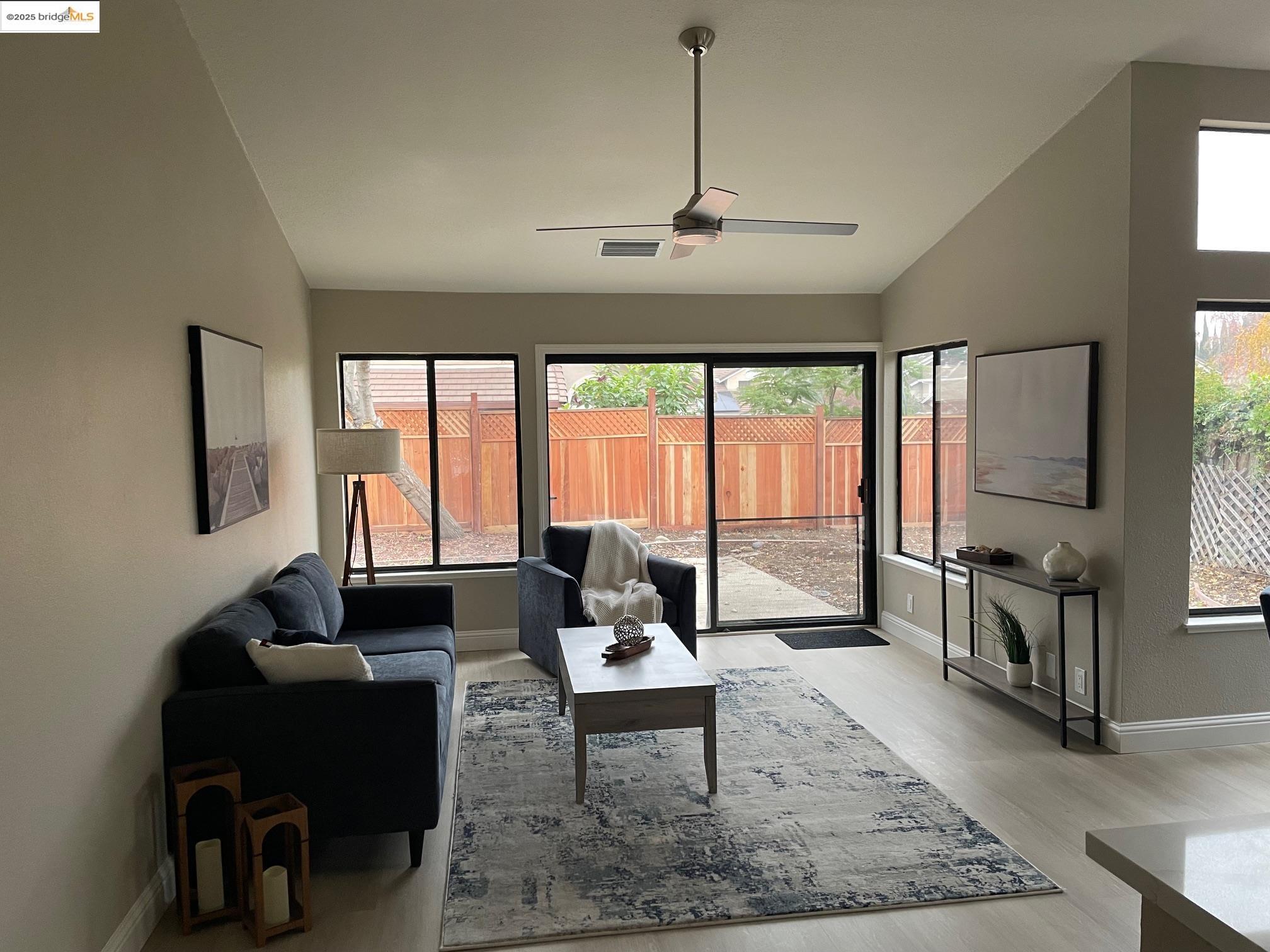 Detail Gallery Image 6 of 10 For 4824 Valley Way, Antioch,  CA 94531 - 3 Beds | 2 Baths