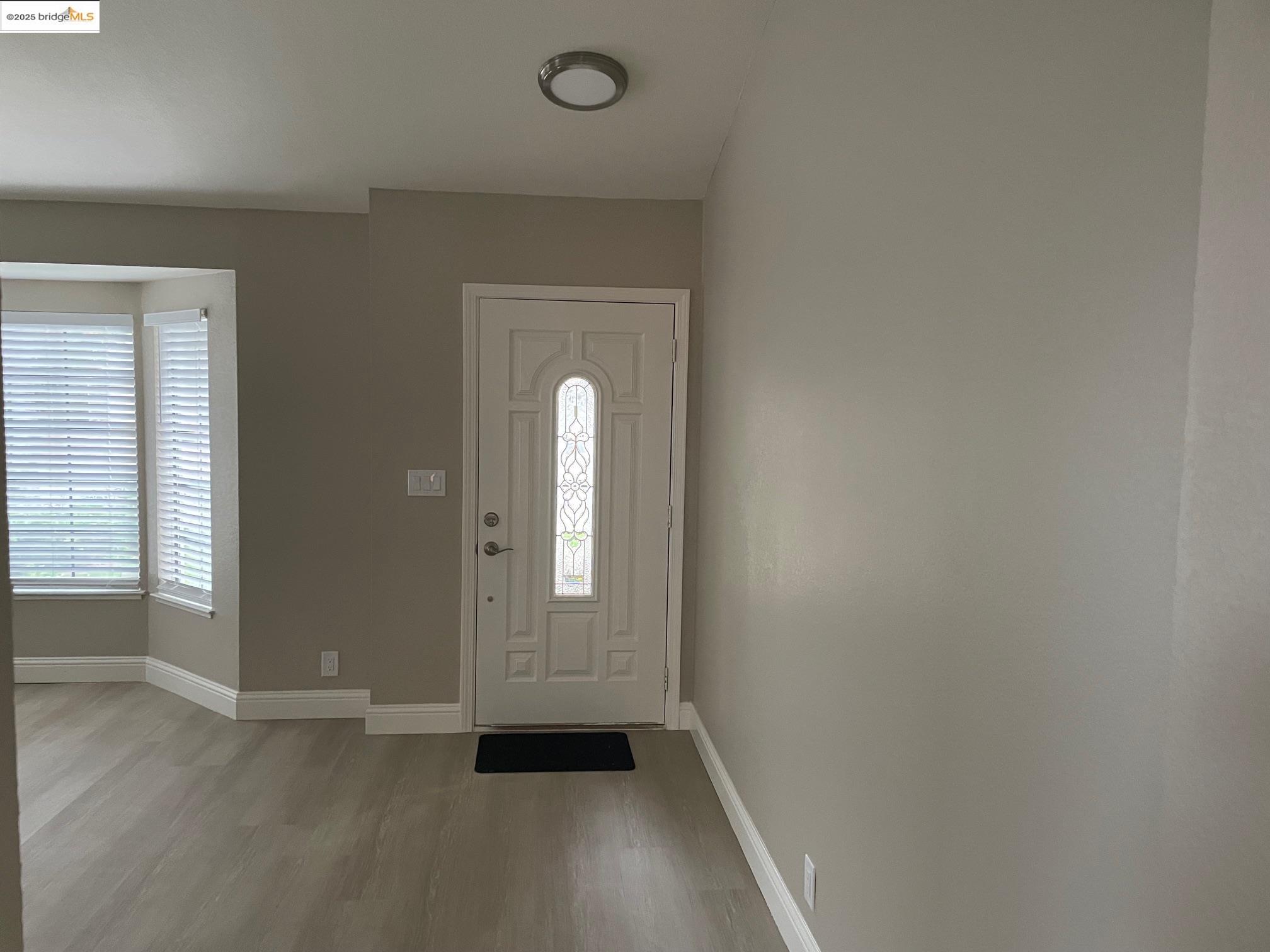 Detail Gallery Image 8 of 10 For 4824 Valley Way, Antioch,  CA 94531 - 3 Beds | 2 Baths