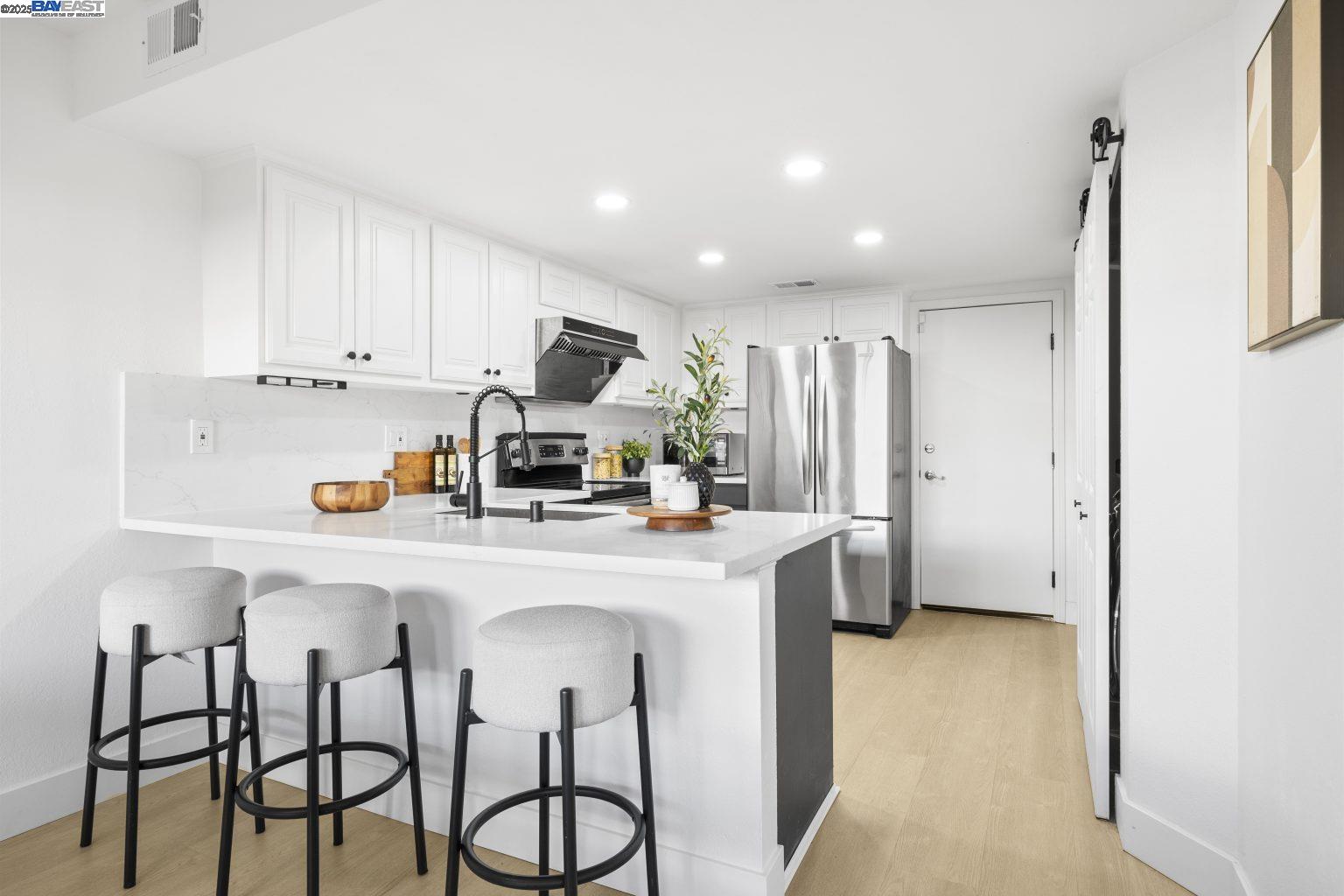 Detail Gallery Image 14 of 43 For 5311 Port Sailwood Dr, Newark,  CA 94560 - 3 Beds | 2/1 Baths