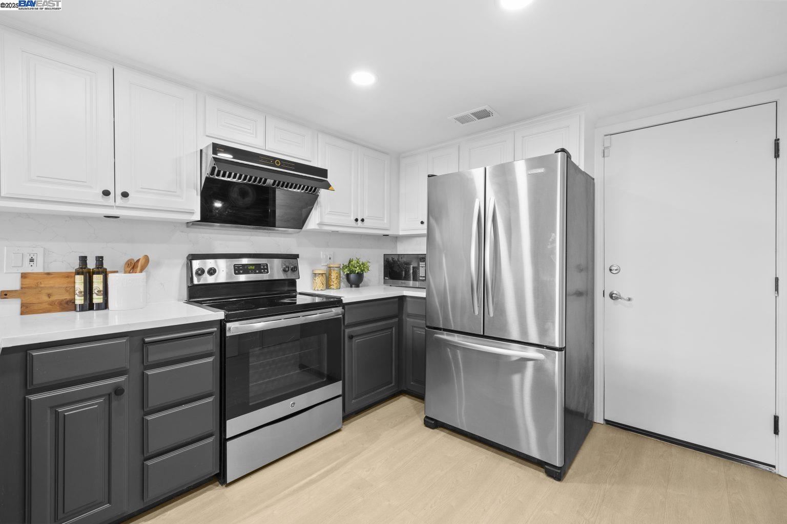 Detail Gallery Image 17 of 43 For 5311 Port Sailwood Dr, Newark,  CA 94560 - 3 Beds | 2/1 Baths