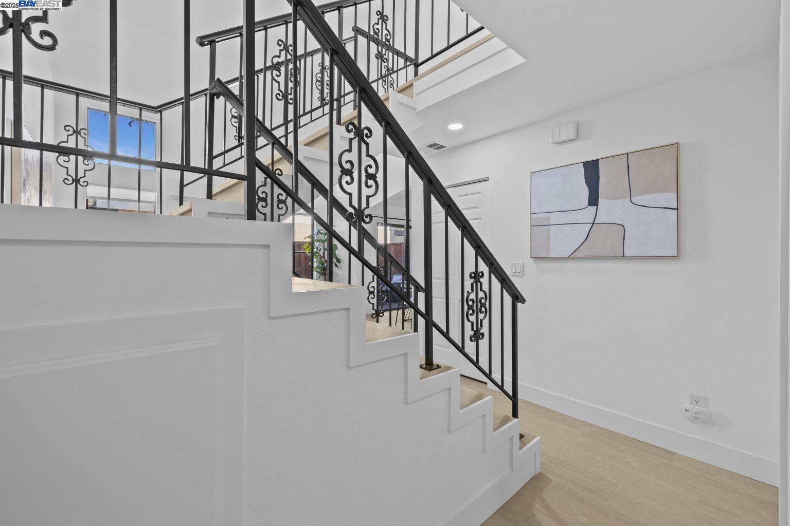 Detail Gallery Image 4 of 43 For 5311 Port Sailwood Dr, Newark,  CA 94560 - 3 Beds | 2/1 Baths