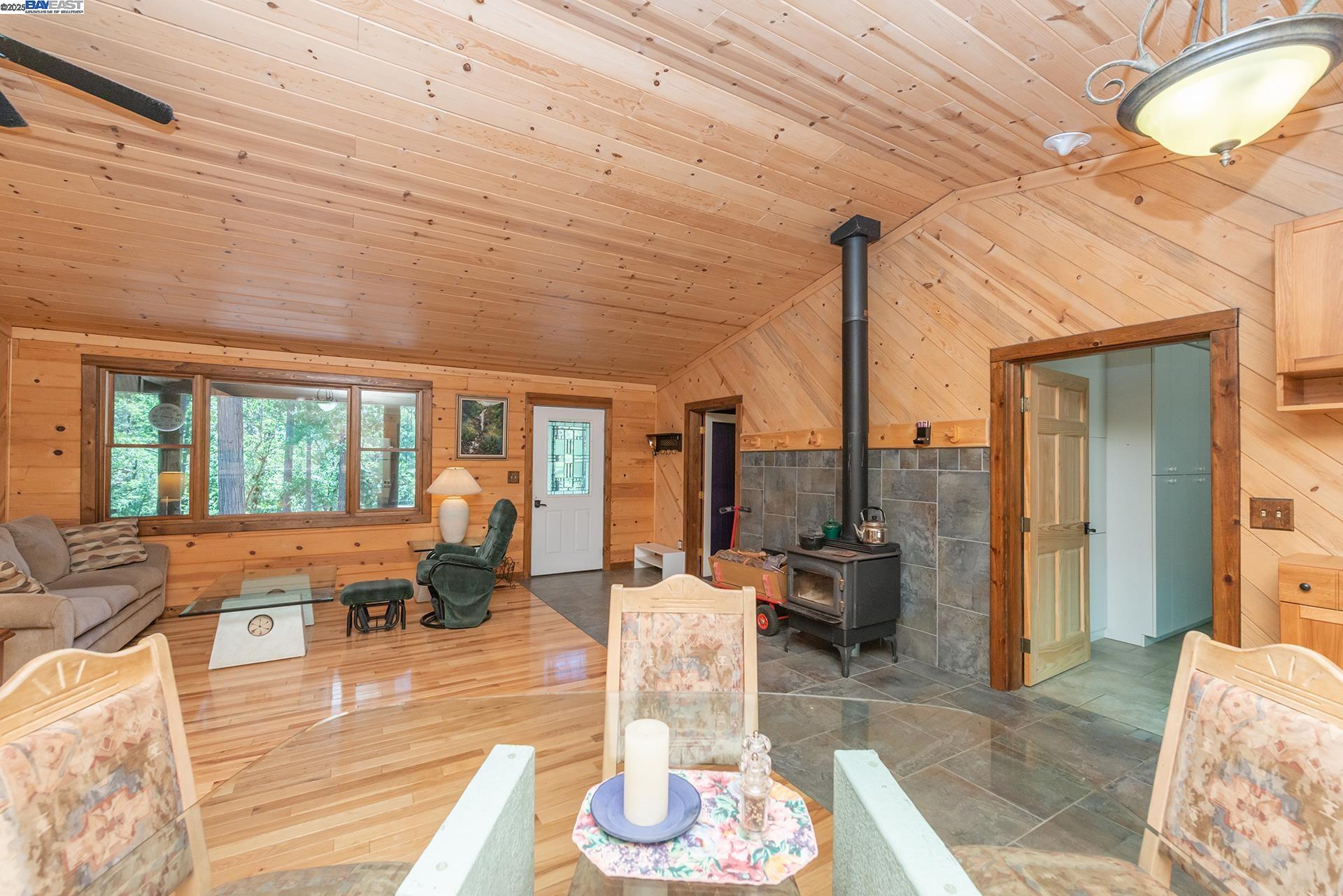 Detail Gallery Image 8 of 57 For 4298 Little Browns Creek Rd, Weaverville,  CA 96093 - 3 Beds | 1 Baths