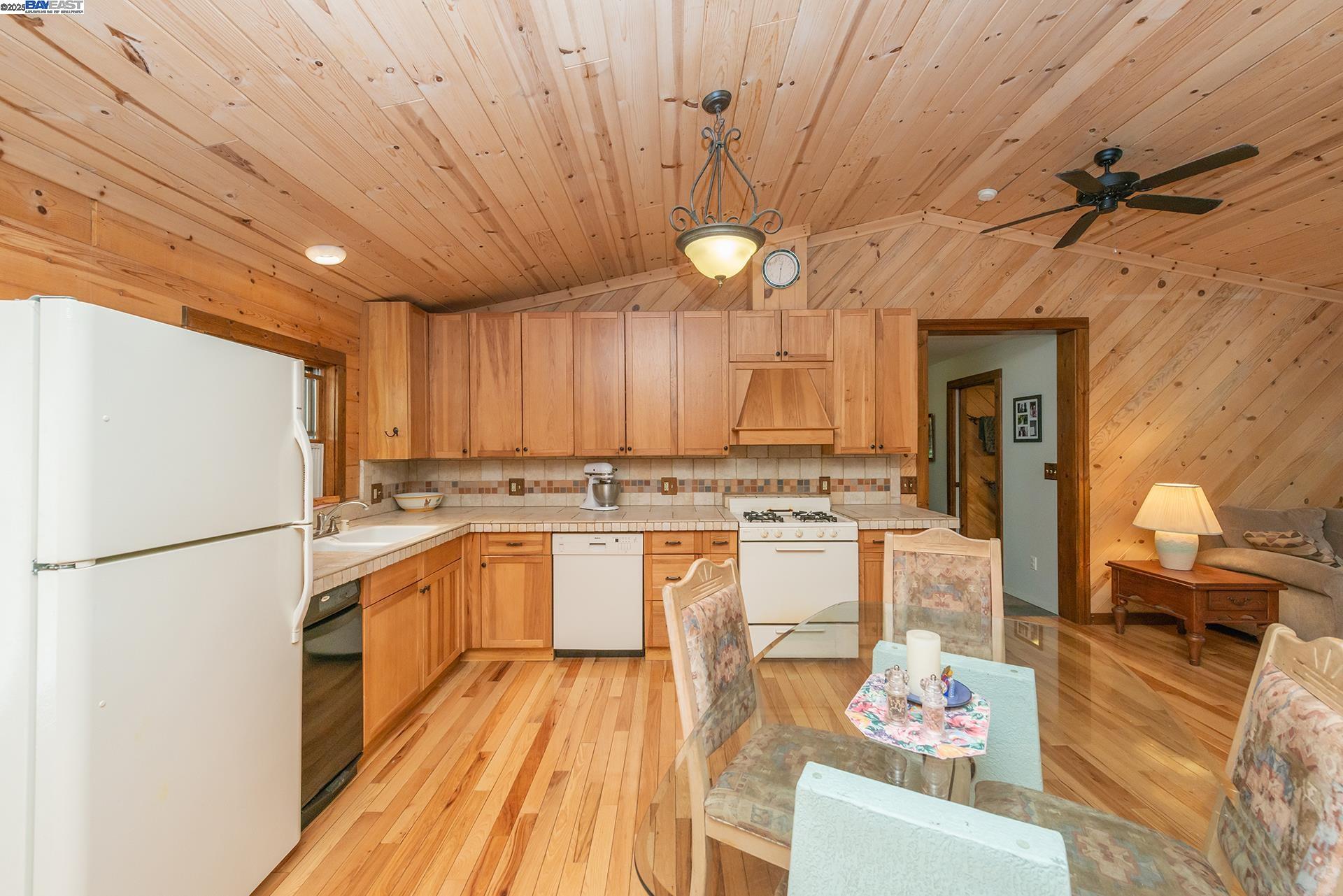 Detail Gallery Image 10 of 57 For 4298 Little Browns Creek Rd, Weaverville,  CA 96093 - 3 Beds | 1 Baths