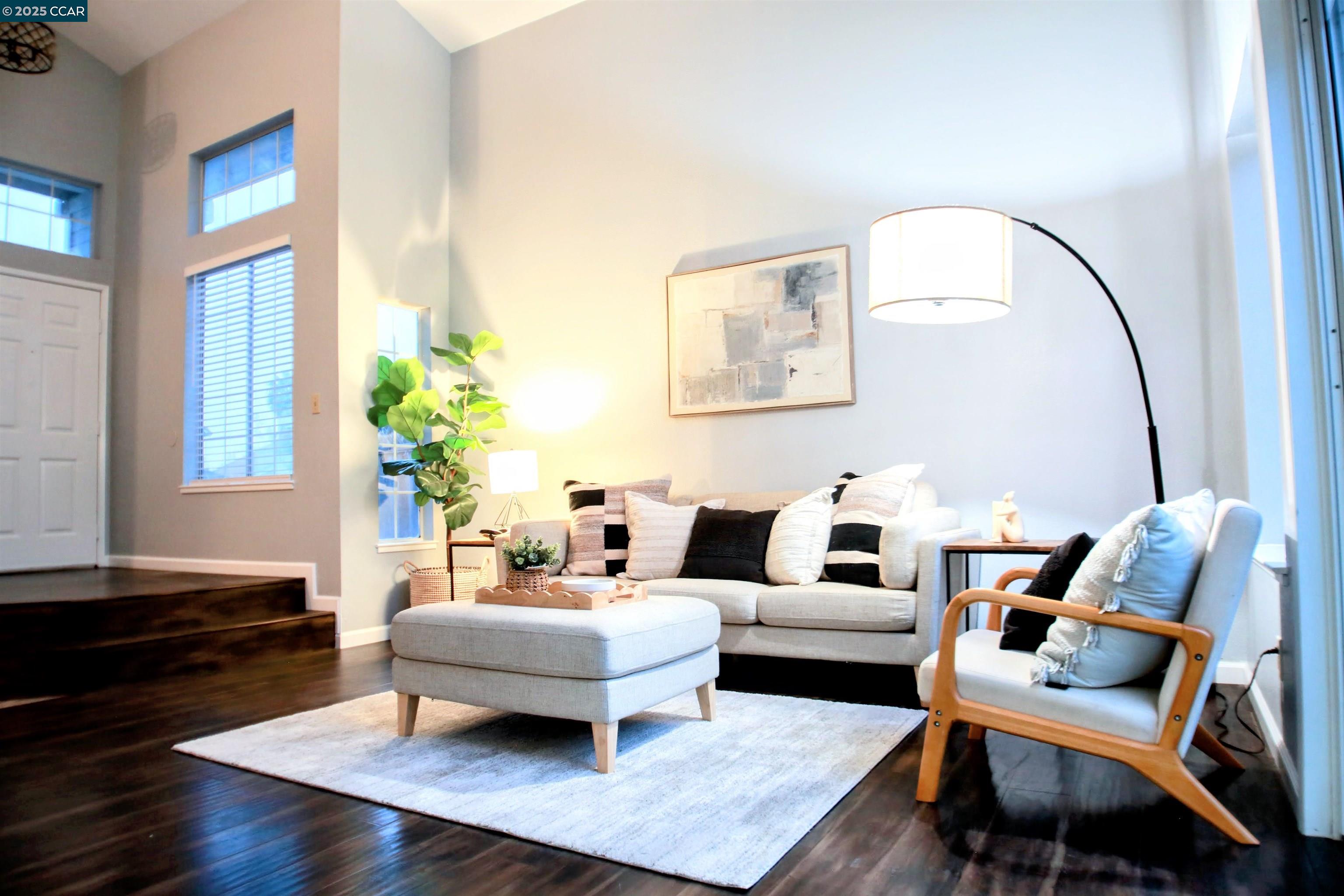 Detail Gallery Image 4 of 17 For 841 Knights Circle, Vallejo,  CA 94591 - 3 Beds | 2/1 Baths