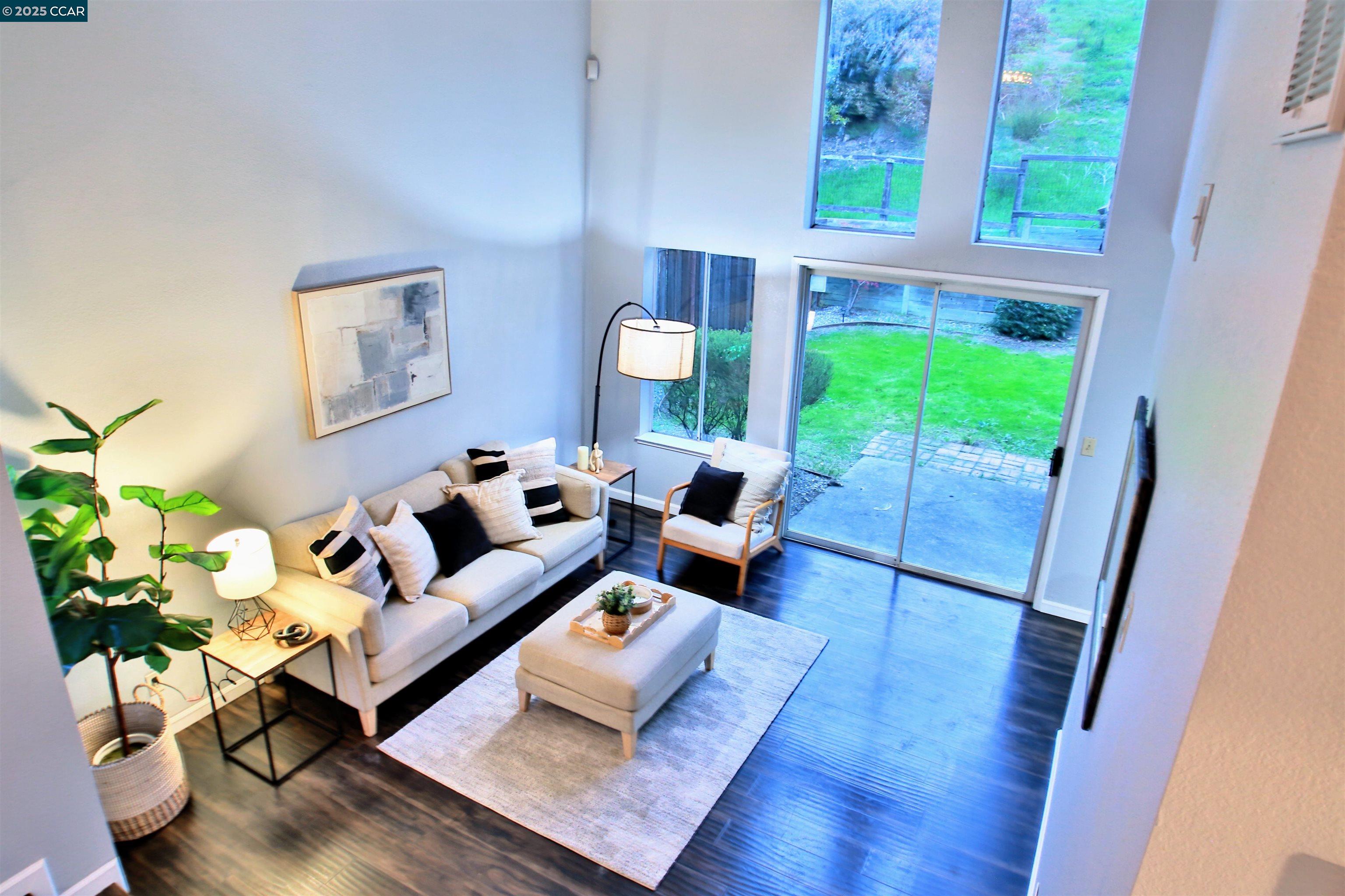 Detail Gallery Image 5 of 17 For 841 Knights Circle, Vallejo,  CA 94591 - 3 Beds | 2/1 Baths