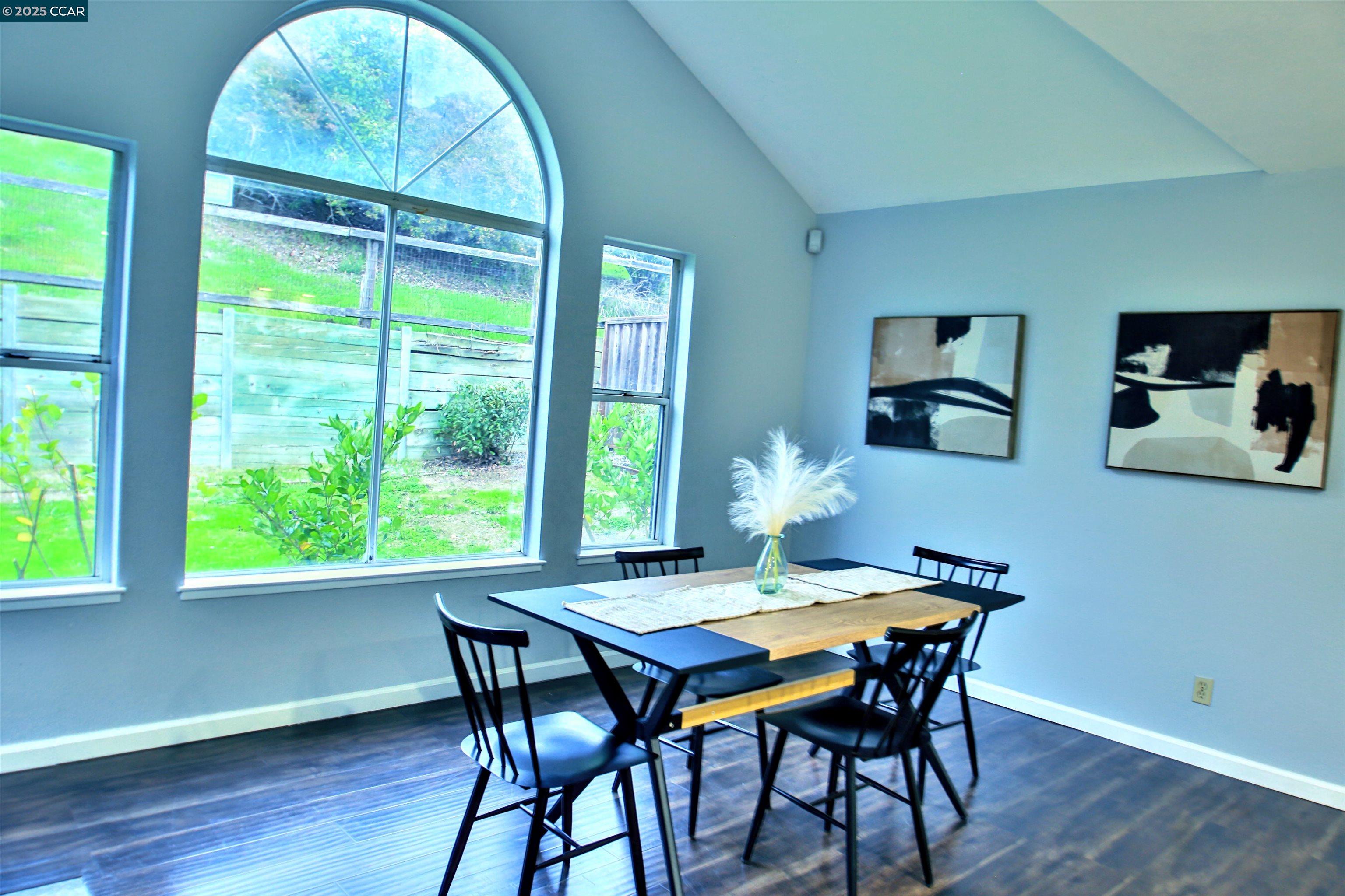 Detail Gallery Image 7 of 17 For 841 Knights Circle, Vallejo,  CA 94591 - 3 Beds | 2/1 Baths