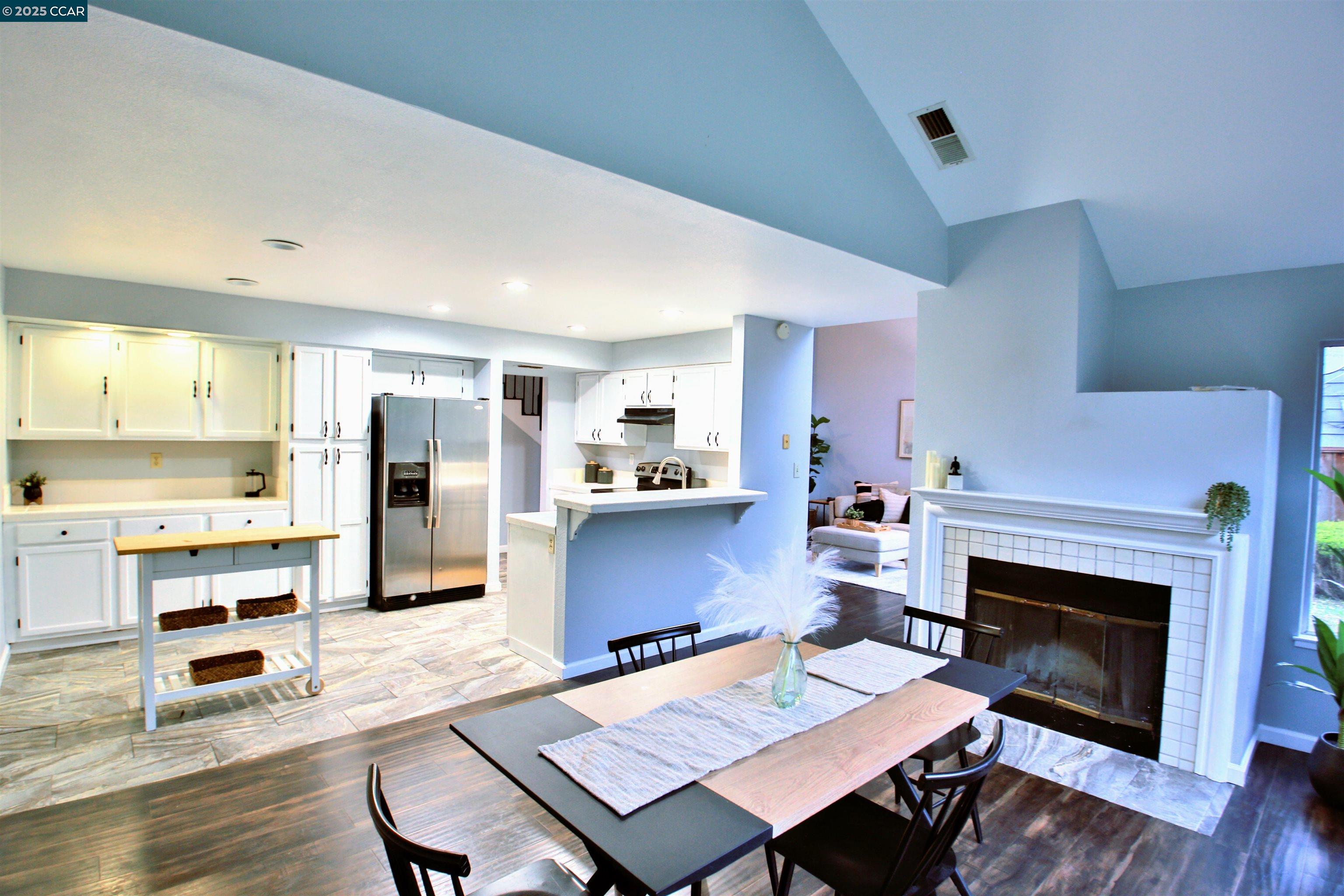 Detail Gallery Image 8 of 17 For 841 Knights Circle, Vallejo,  CA 94591 - 3 Beds | 2/1 Baths