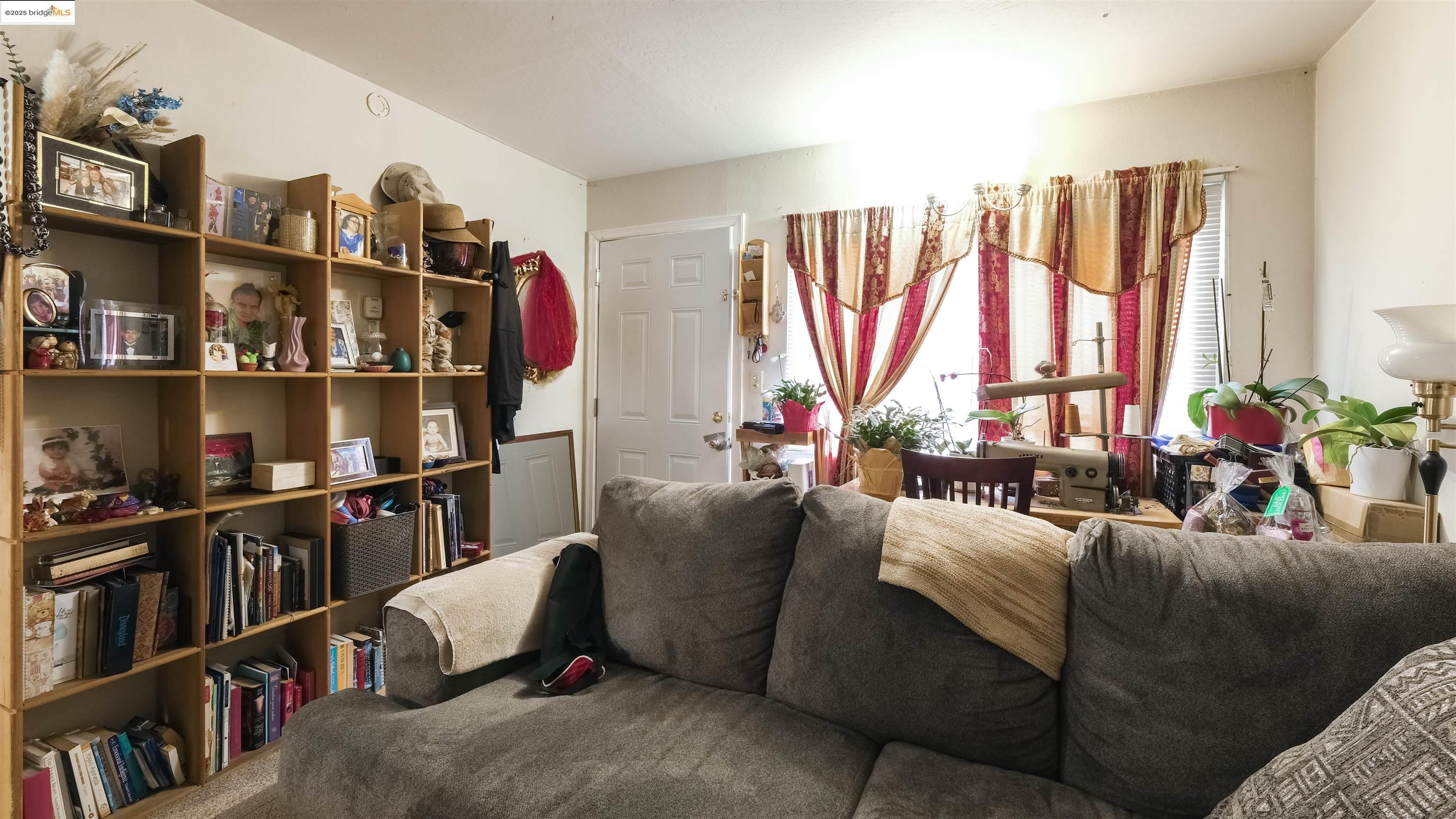 Detail Gallery Image 2 of 44 For 2120 E 22nd St, Oakland,  CA 94606 - – Beds | – Baths