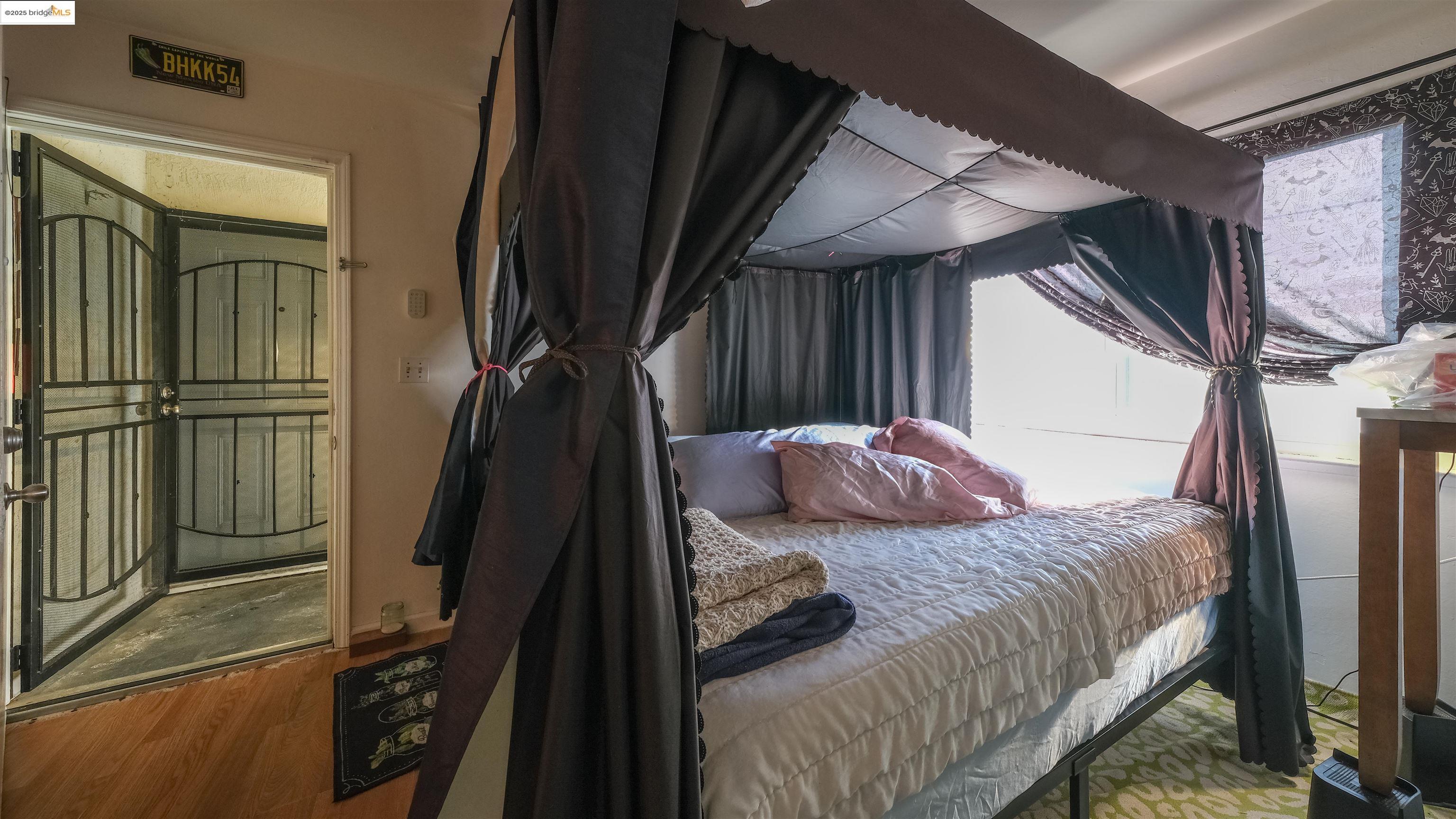 Detail Gallery Image 22 of 44 For 2120 E 22nd St, Oakland,  CA 94606 - – Beds | – Baths