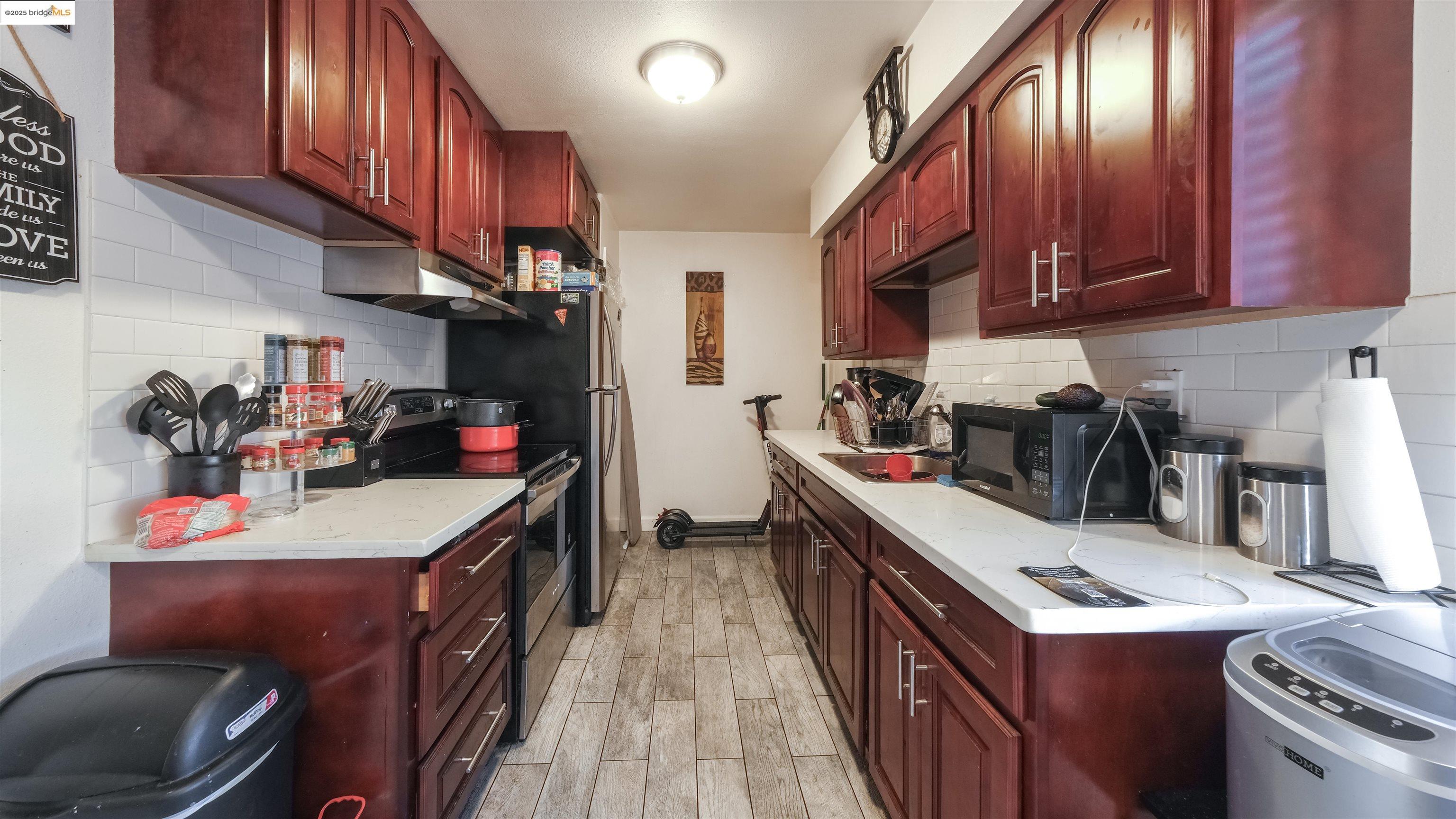 Detail Gallery Image 30 of 44 For 2120 E 22nd St, Oakland,  CA 94606 - – Beds | – Baths