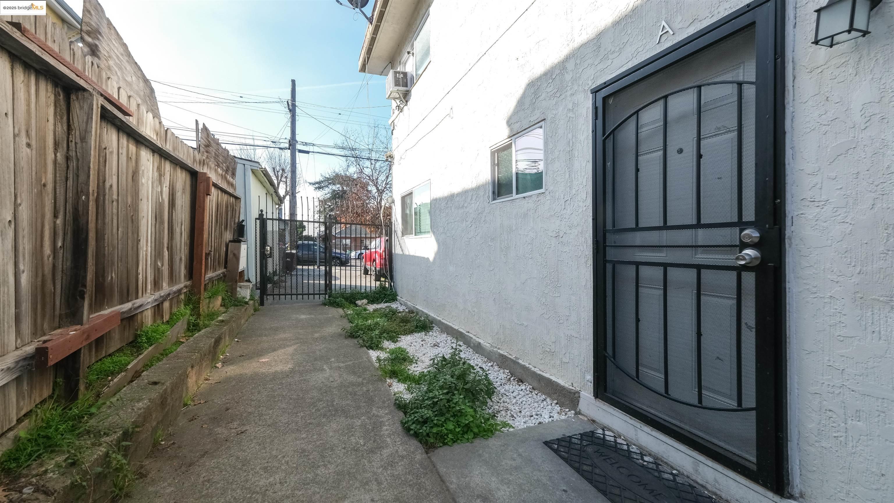 Detail Gallery Image 36 of 44 For 2120 E 22nd St, Oakland,  CA 94606 - – Beds | – Baths