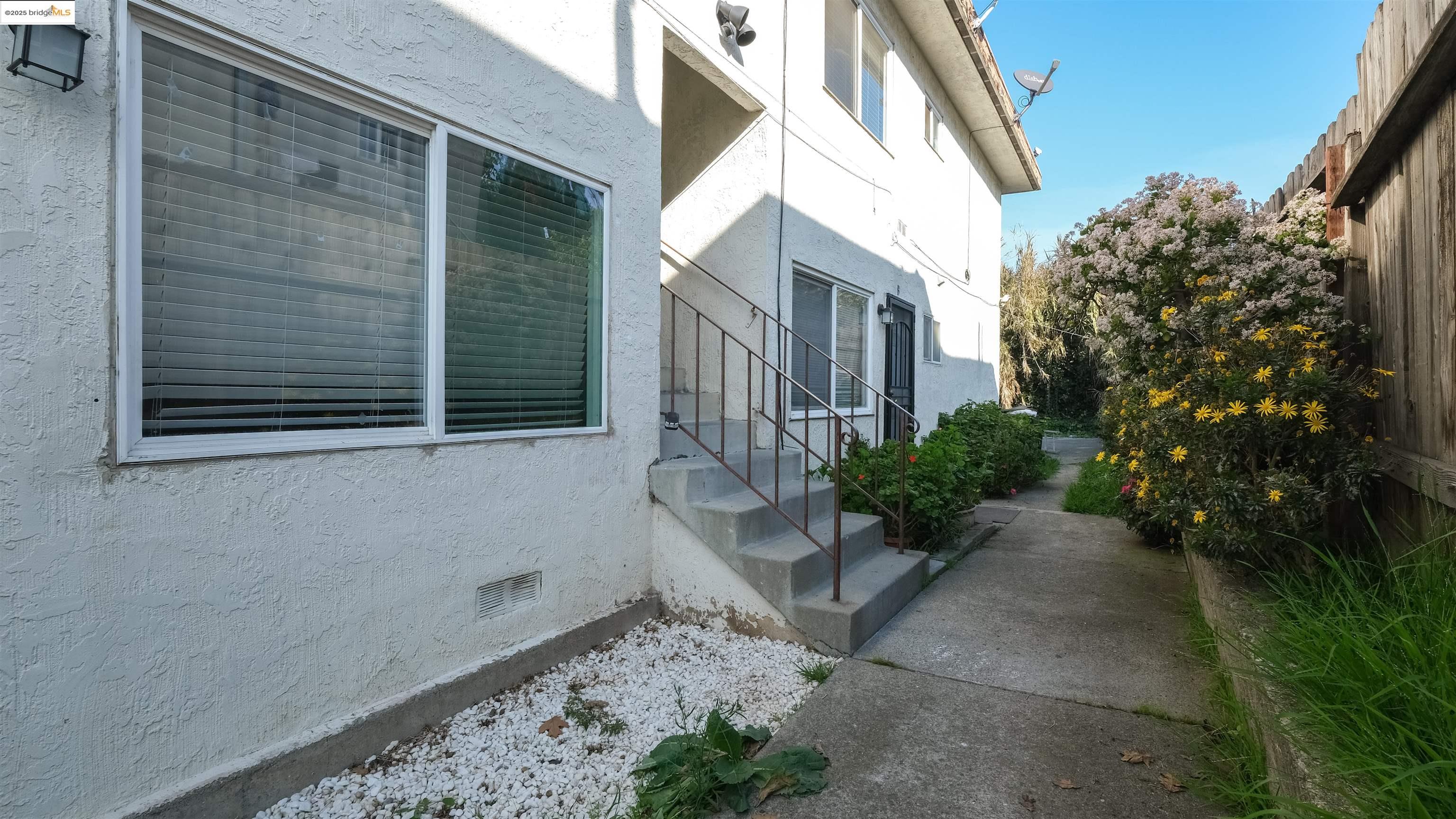 Detail Gallery Image 37 of 44 For 2120 E 22nd St, Oakland,  CA 94606 - – Beds | – Baths