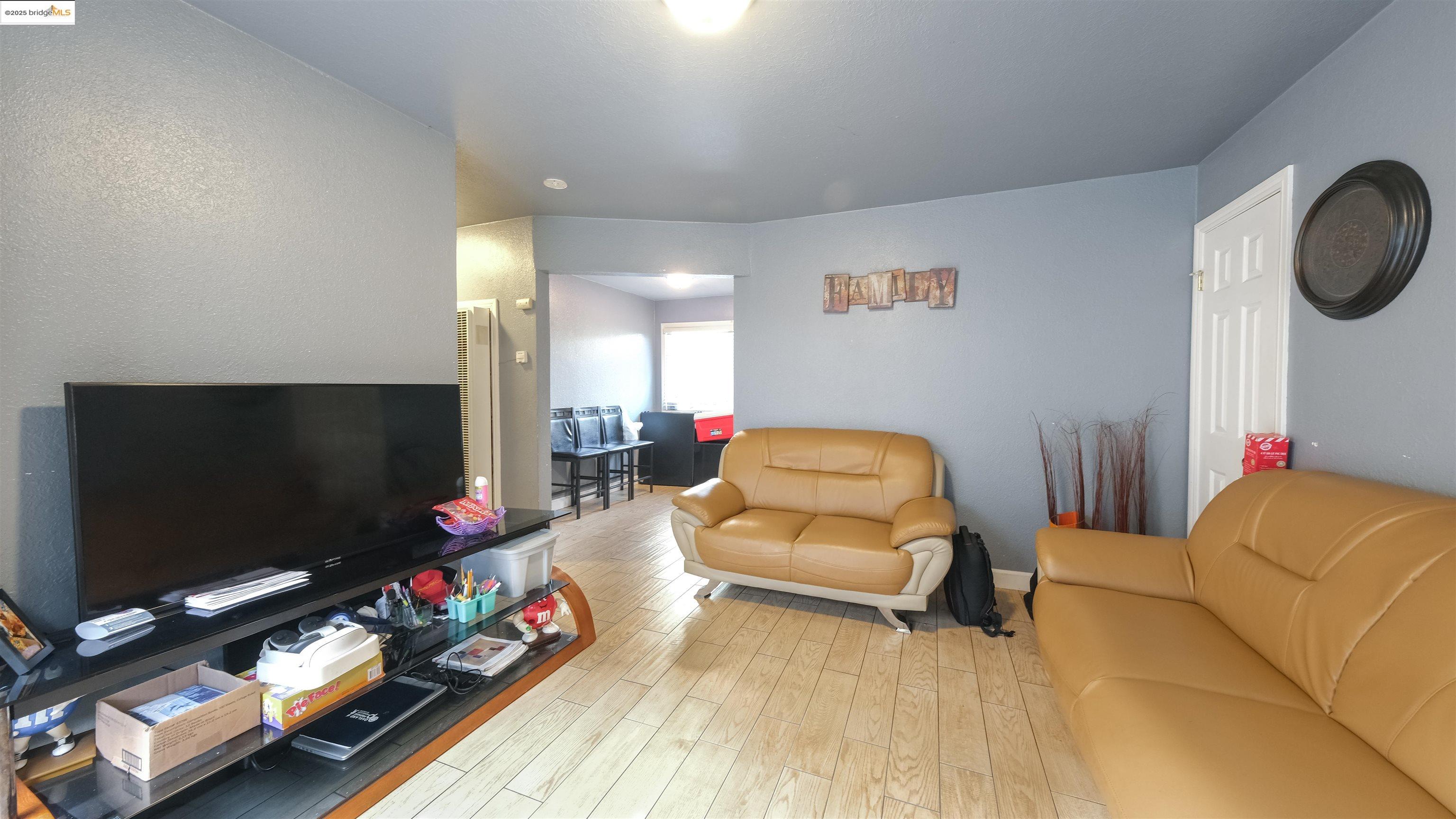 Detail Gallery Image 10 of 44 For 2120 E 22nd St, Oakland,  CA 94606 - – Beds | – Baths