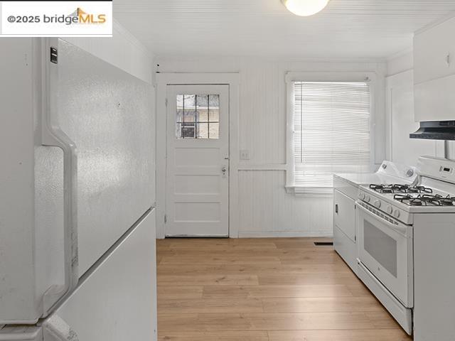 Detail Gallery Image 9 of 12 For 1655 E 32nd St #1655,  Oakland,  CA 94602 - 3 Beds | 1 Baths