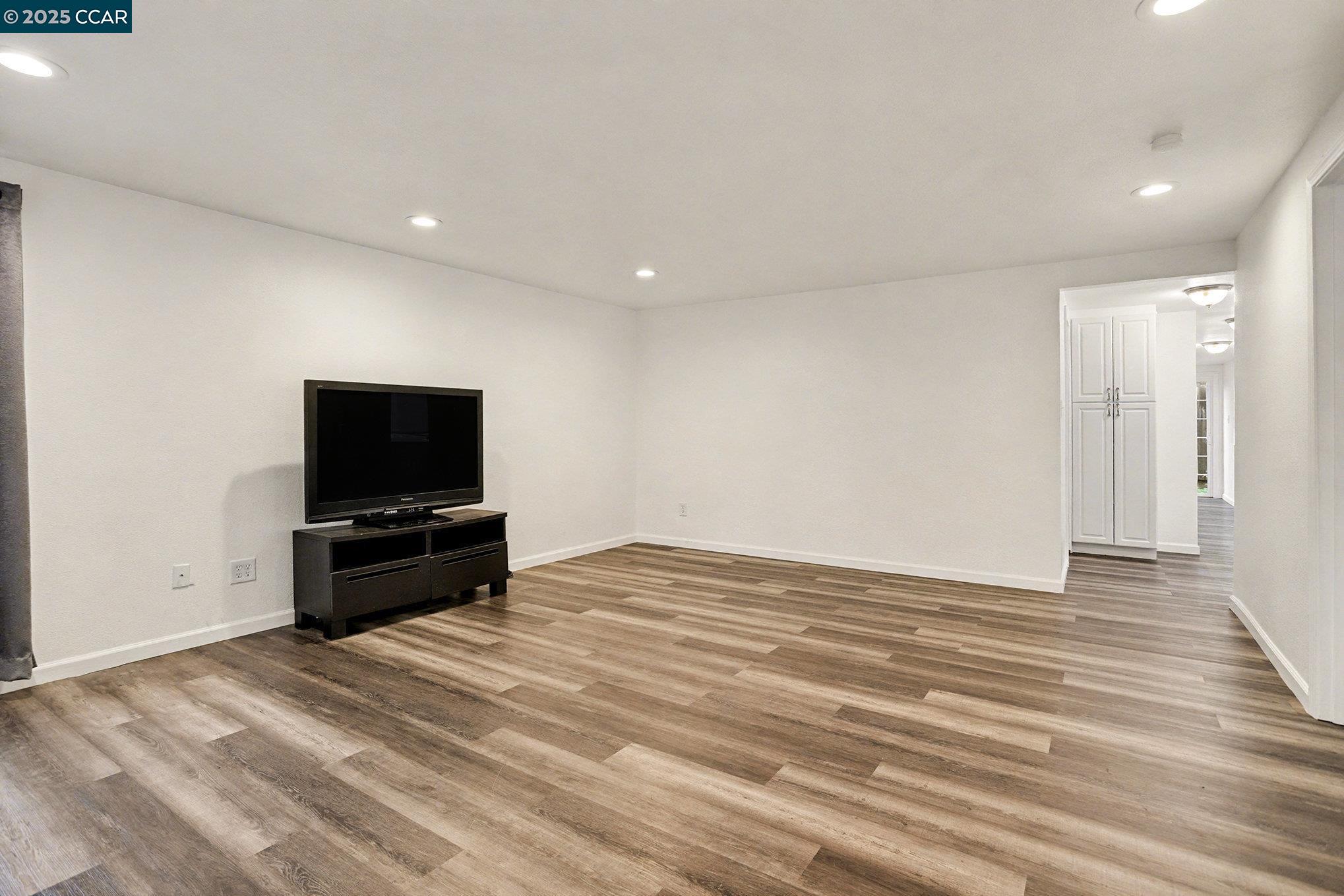 Detail Gallery Image 5 of 21 For 4041-4047 Ellis Rd, Martinez,  CA 94553 - – Beds | – Baths