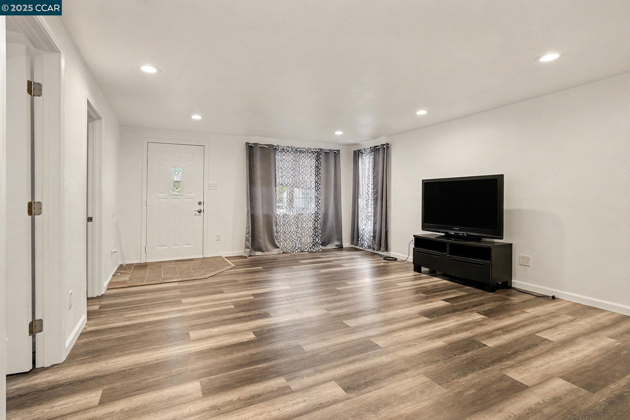 Detail Gallery Image 6 of 21 For 4041-4047 Ellis Rd, Martinez,  CA 94553 - – Beds | – Baths