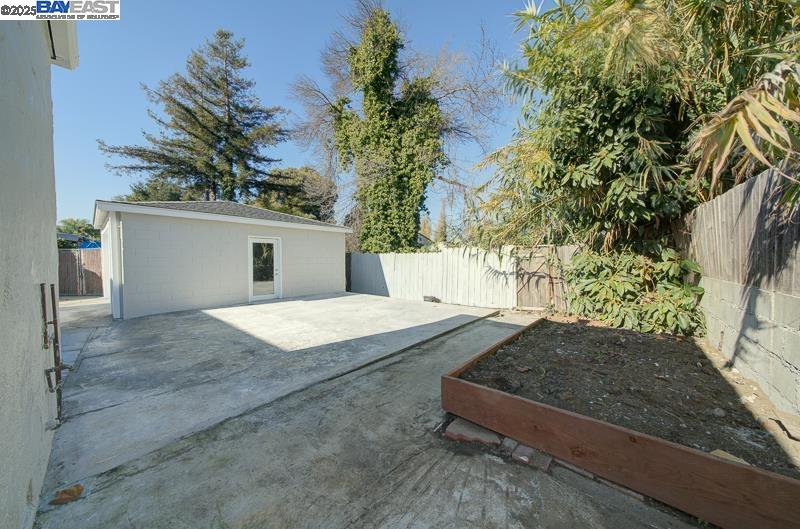 Detail Gallery Image 40 of 44 For 1646 Brookside Dr, San Leandro,  CA 94577 - 3 Beds | 2 Baths