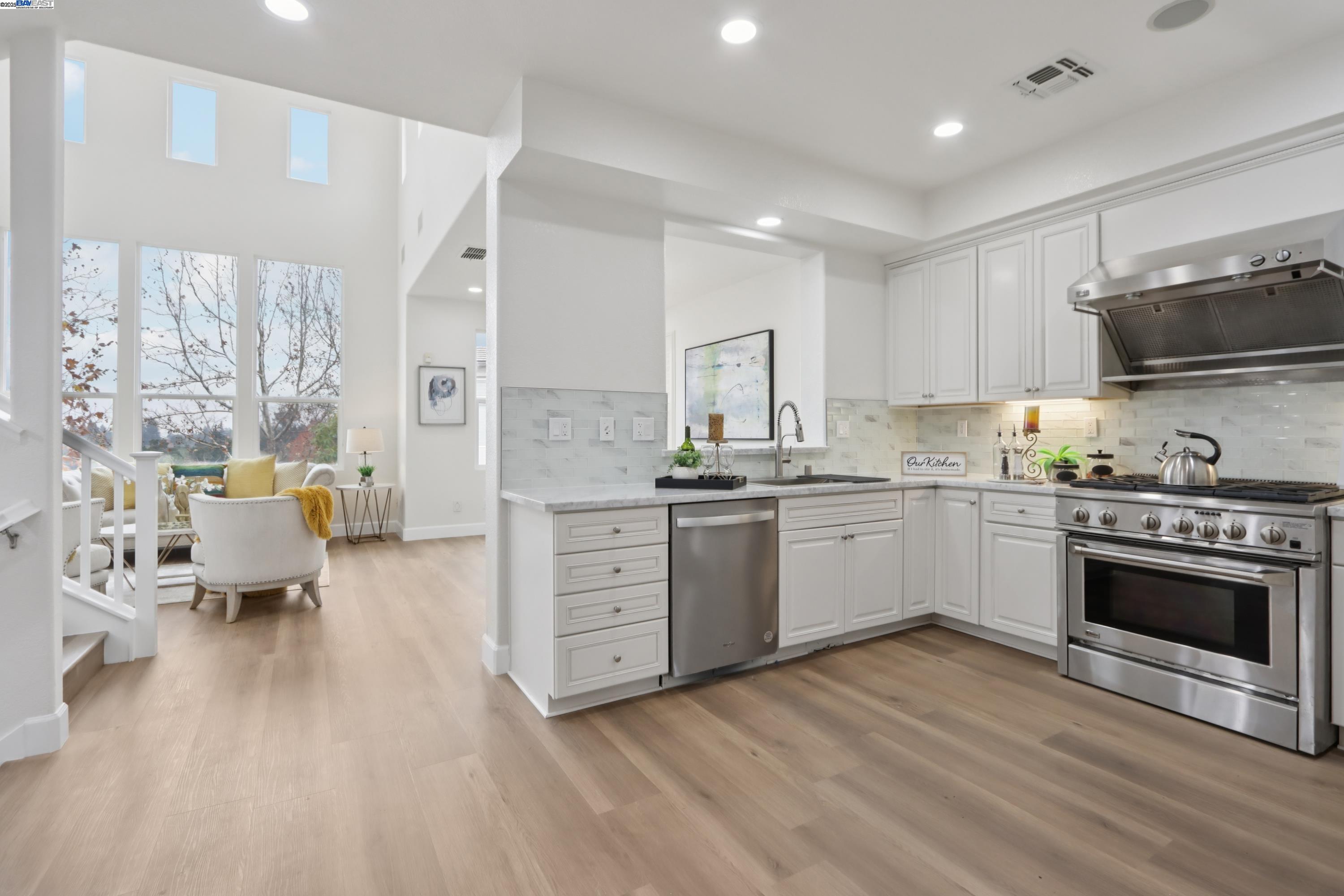 Detail Gallery Image 5 of 49 For 3364 Chartwell St, San Ramon,  CA 94583 - 3 Beds | 3/1 Baths