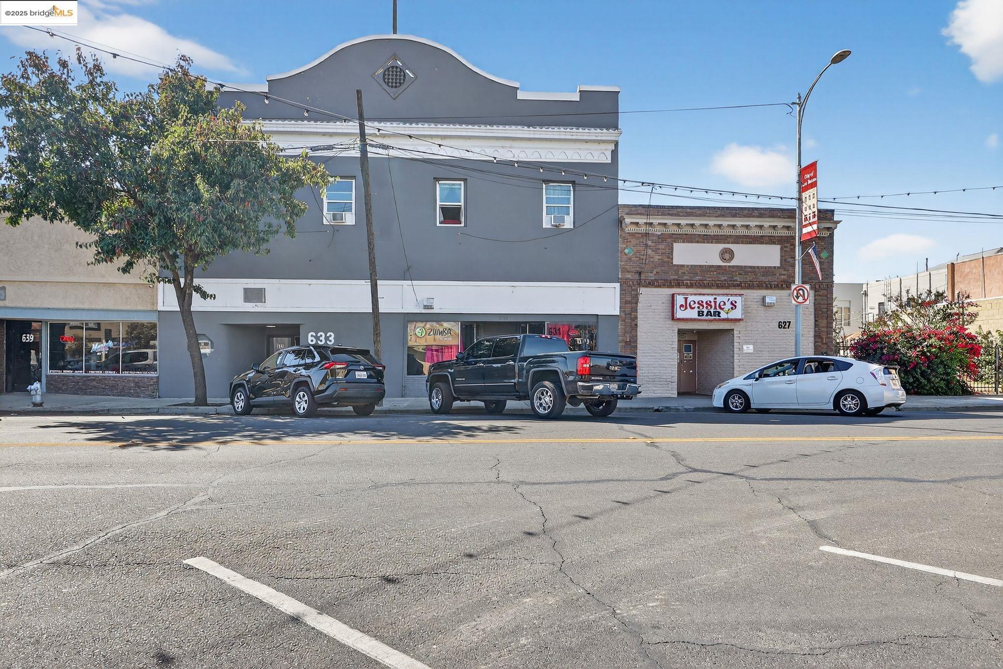 Detail Gallery Image 3 of 27 For 631 I St, Los Banos,  CA 93635-4222 - – Beds | – Baths