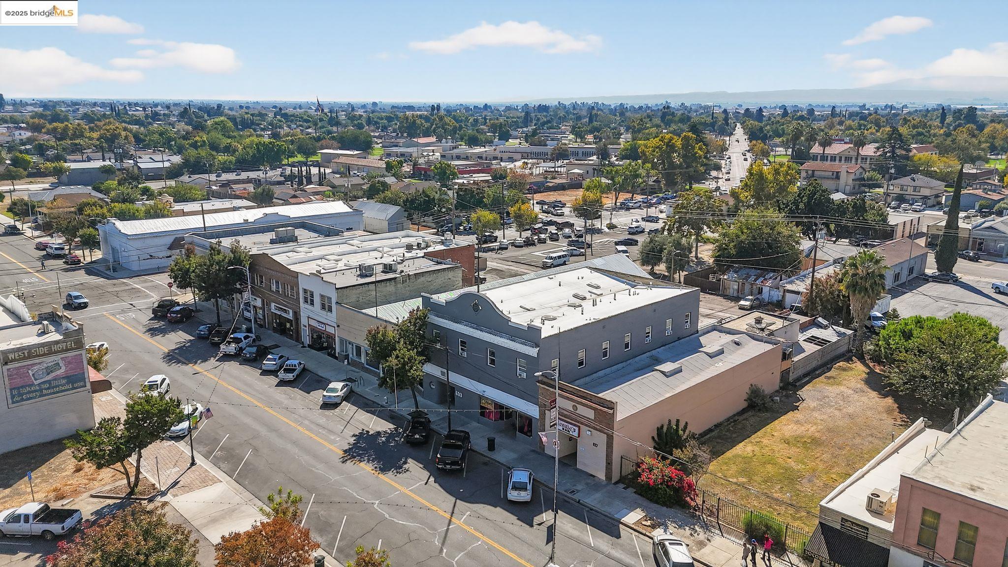 Detail Gallery Image 25 of 27 For 631 I St, Los Banos,  CA 93635-4222 - – Beds | – Baths