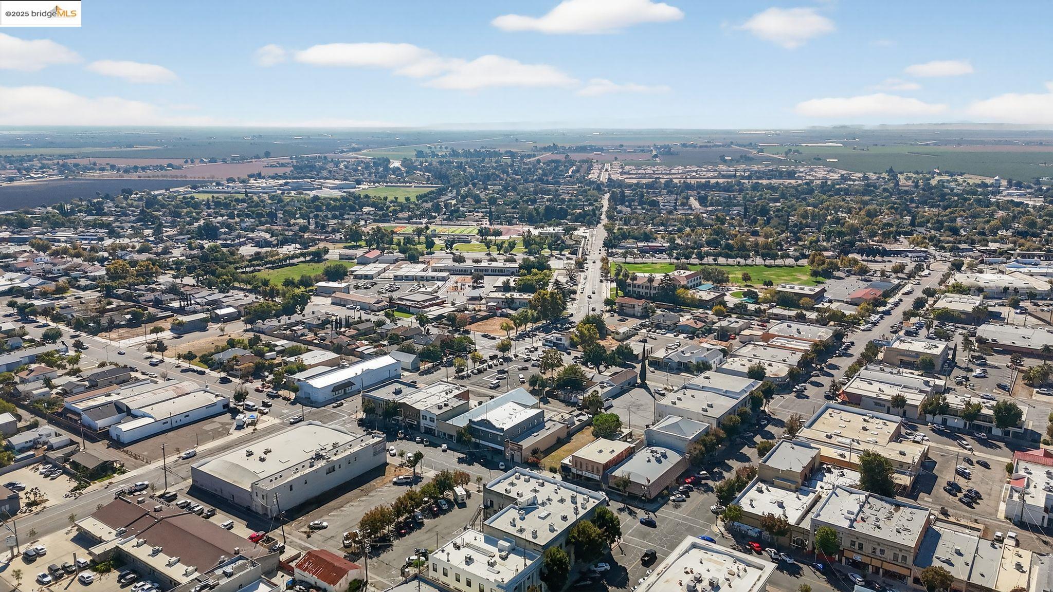 Detail Gallery Image 6 of 27 For 631 I St, Los Banos,  CA 93635-4222 - – Beds | – Baths