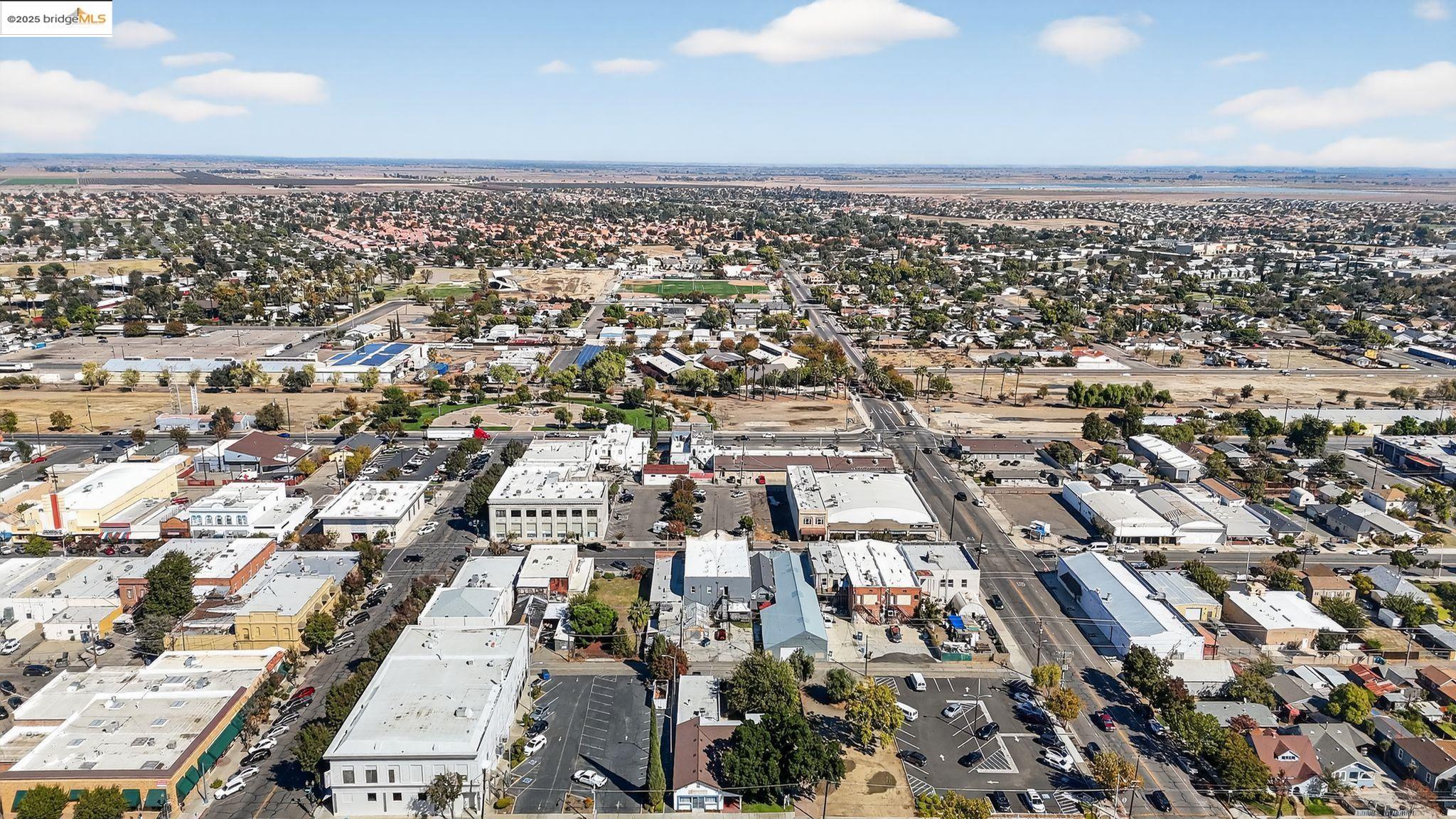 Detail Gallery Image 8 of 27 For 631 I St, Los Banos,  CA 93635-4222 - – Beds | – Baths