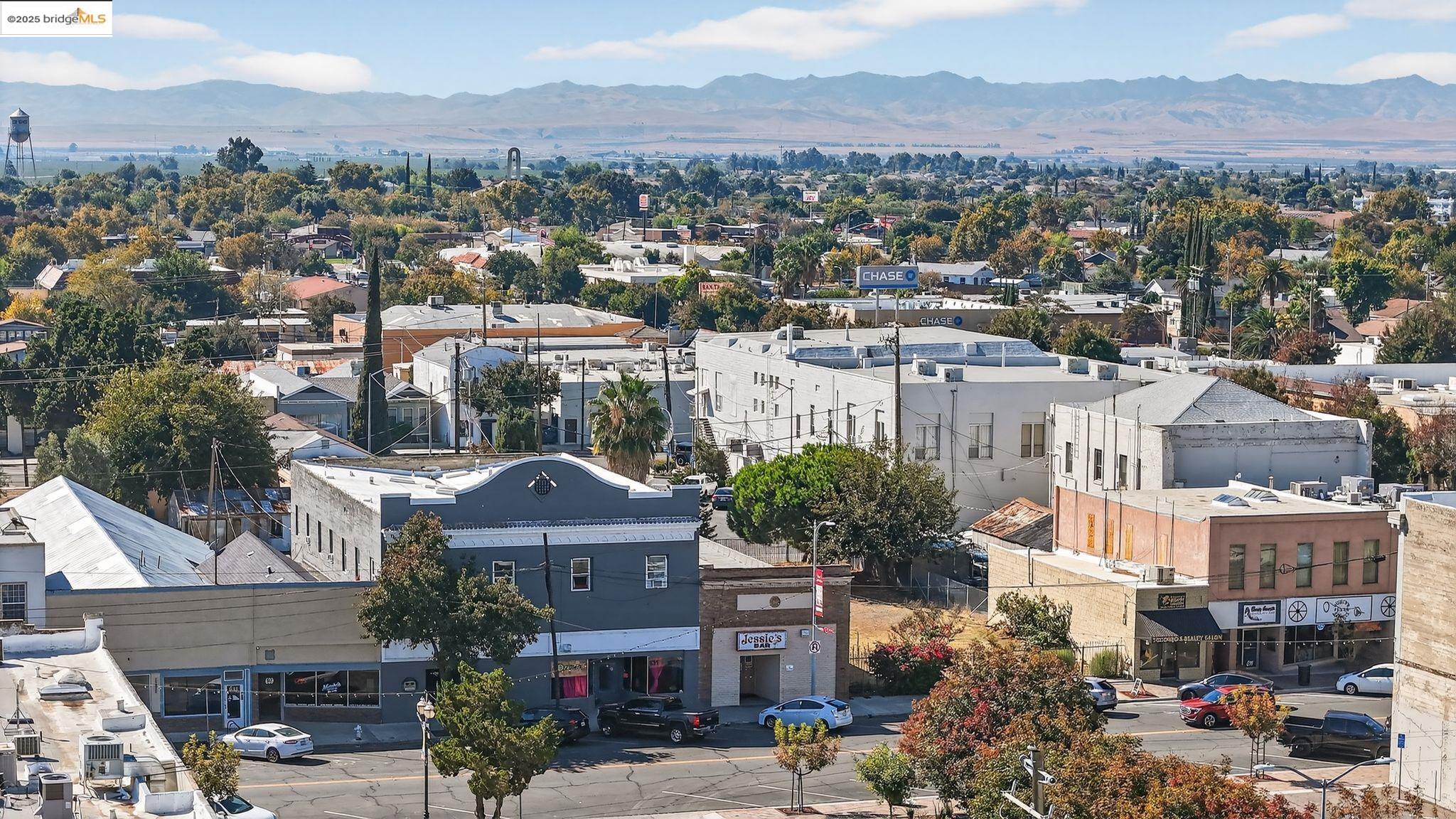 Detail Gallery Image 10 of 27 For 631 I St, Los Banos,  CA 93635-4222 - – Beds | – Baths