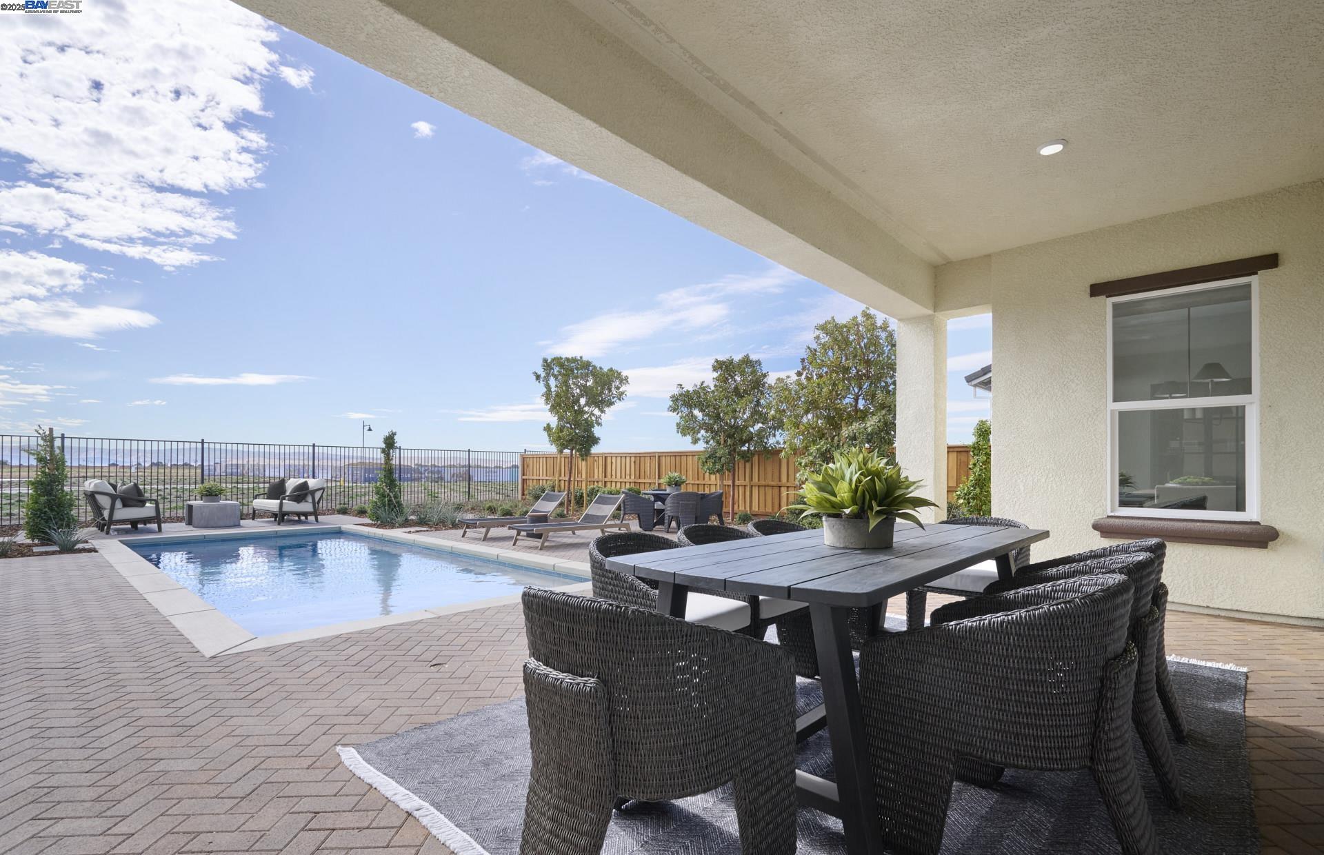 Detail Gallery Image 5 of 14 For 3771 Bradbury Avenue, Lathrop,  CA 95330 - 2 Beds | 2/1 Baths