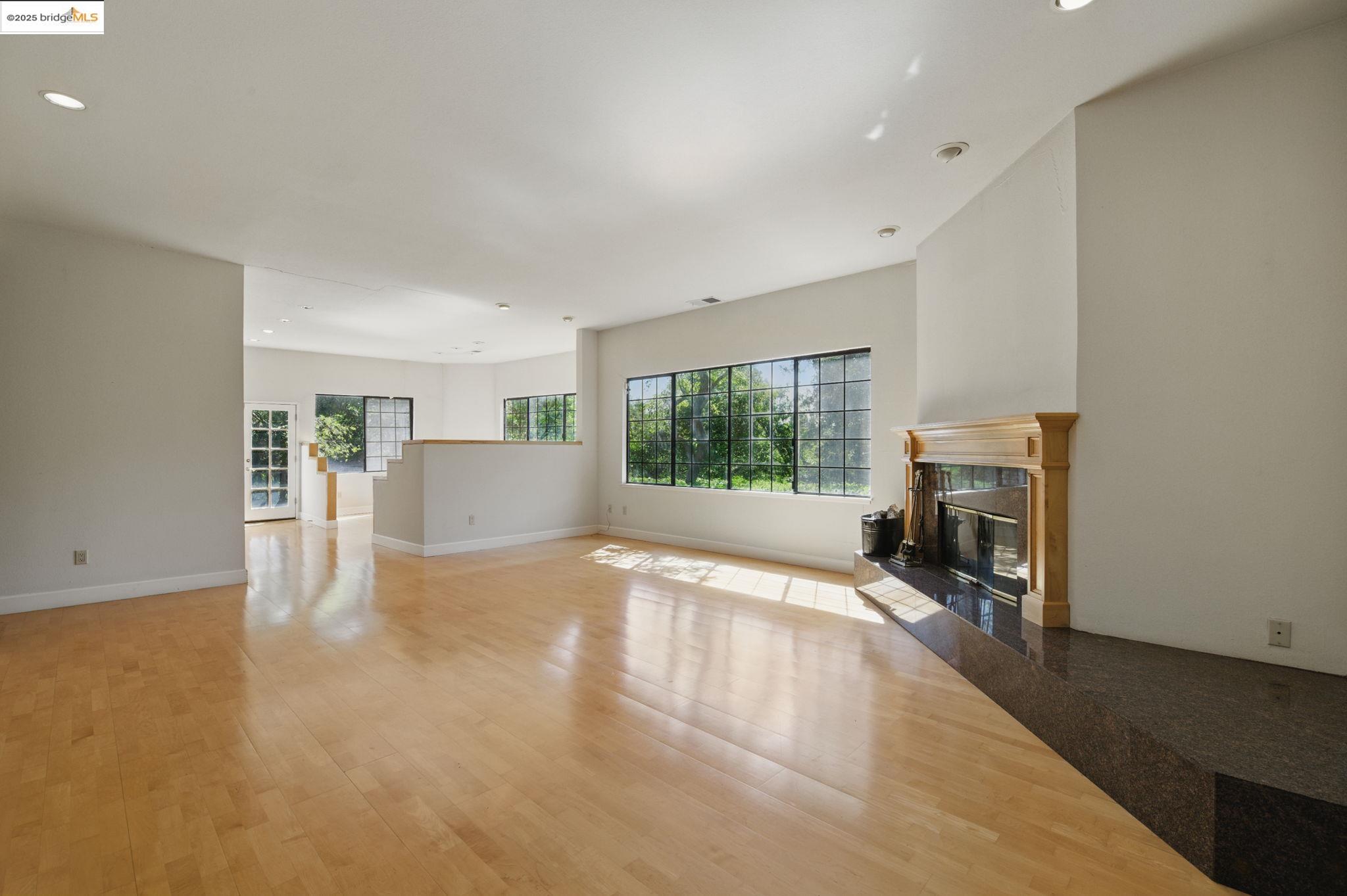 Detail Gallery Image 5 of 15 For 3374 Kim Rd, Lafayette,  CA 94549 - 3 Beds | 2/1 Baths