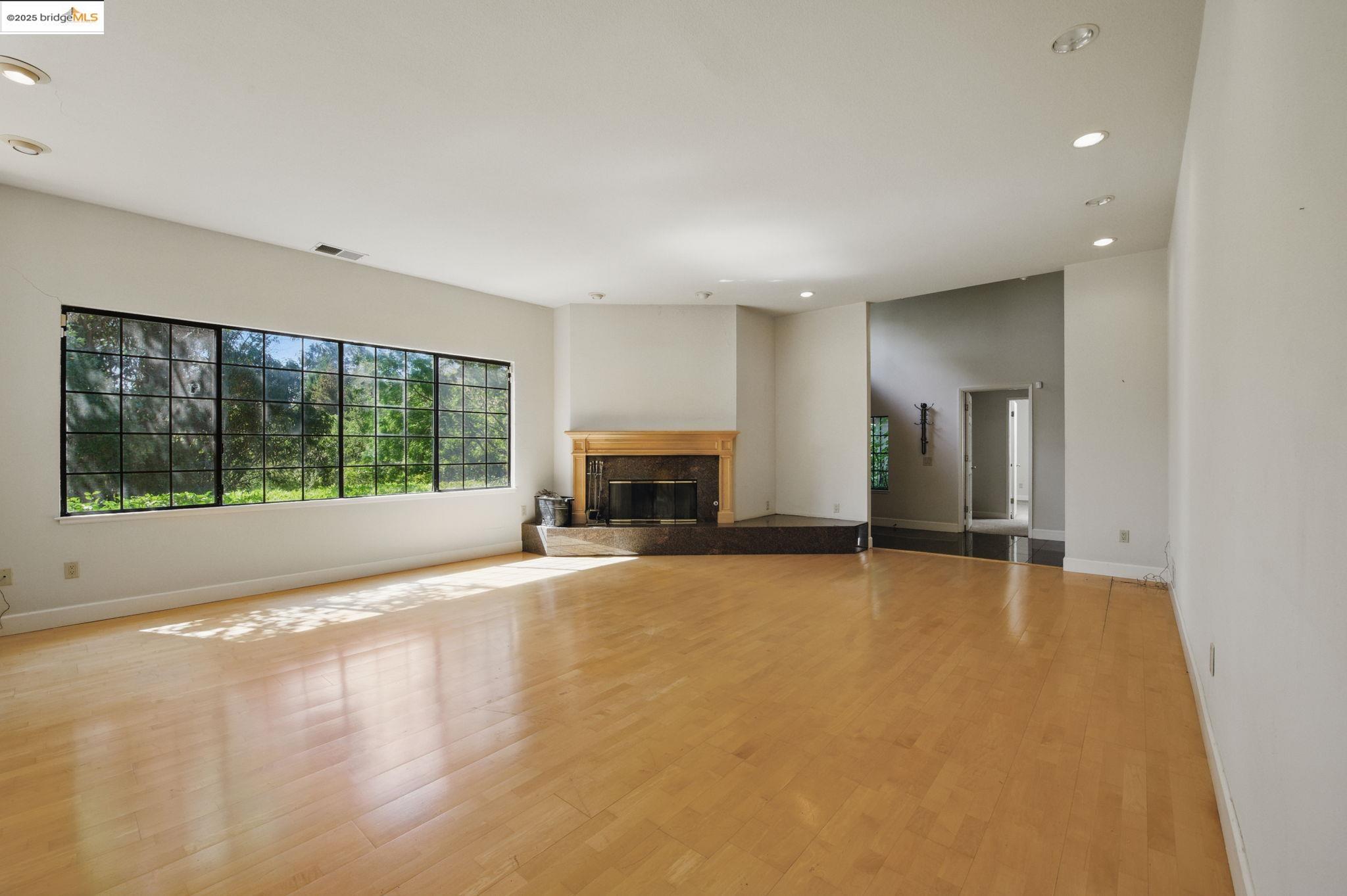 Detail Gallery Image 6 of 15 For 3374 Kim Rd, Lafayette,  CA 94549 - 3 Beds | 2/1 Baths