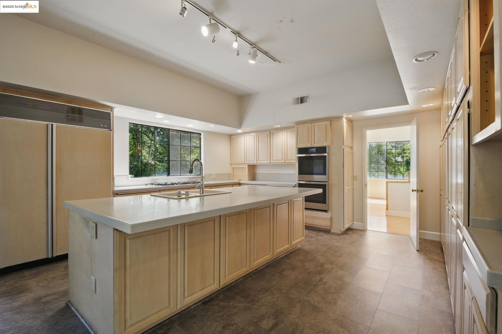 Detail Gallery Image 8 of 15 For 3374 Kim Rd, Lafayette,  CA 94549 - 3 Beds | 2/1 Baths