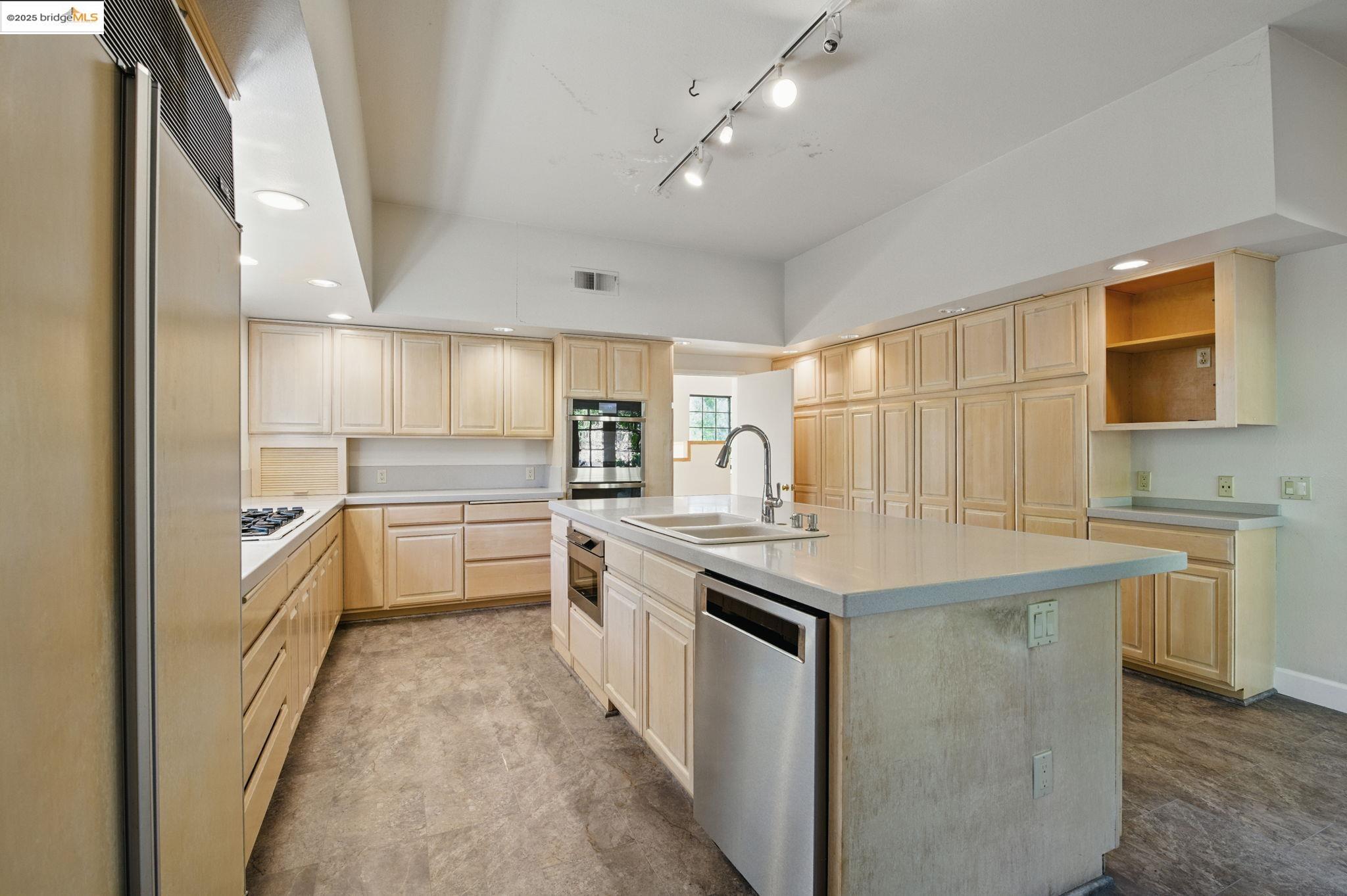 Detail Gallery Image 9 of 15 For 3374 Kim Rd, Lafayette,  CA 94549 - 3 Beds | 2/1 Baths