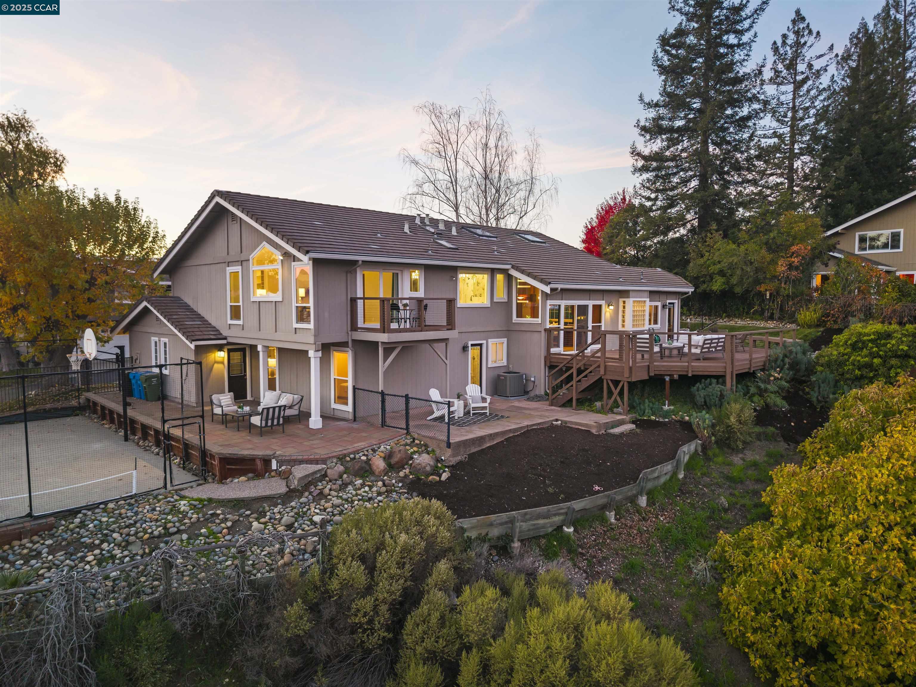 Detail Gallery Image 5 of 60 For 392 Paraiso Dr, Danville,  CA 94526 - 5 Beds | 3 Baths